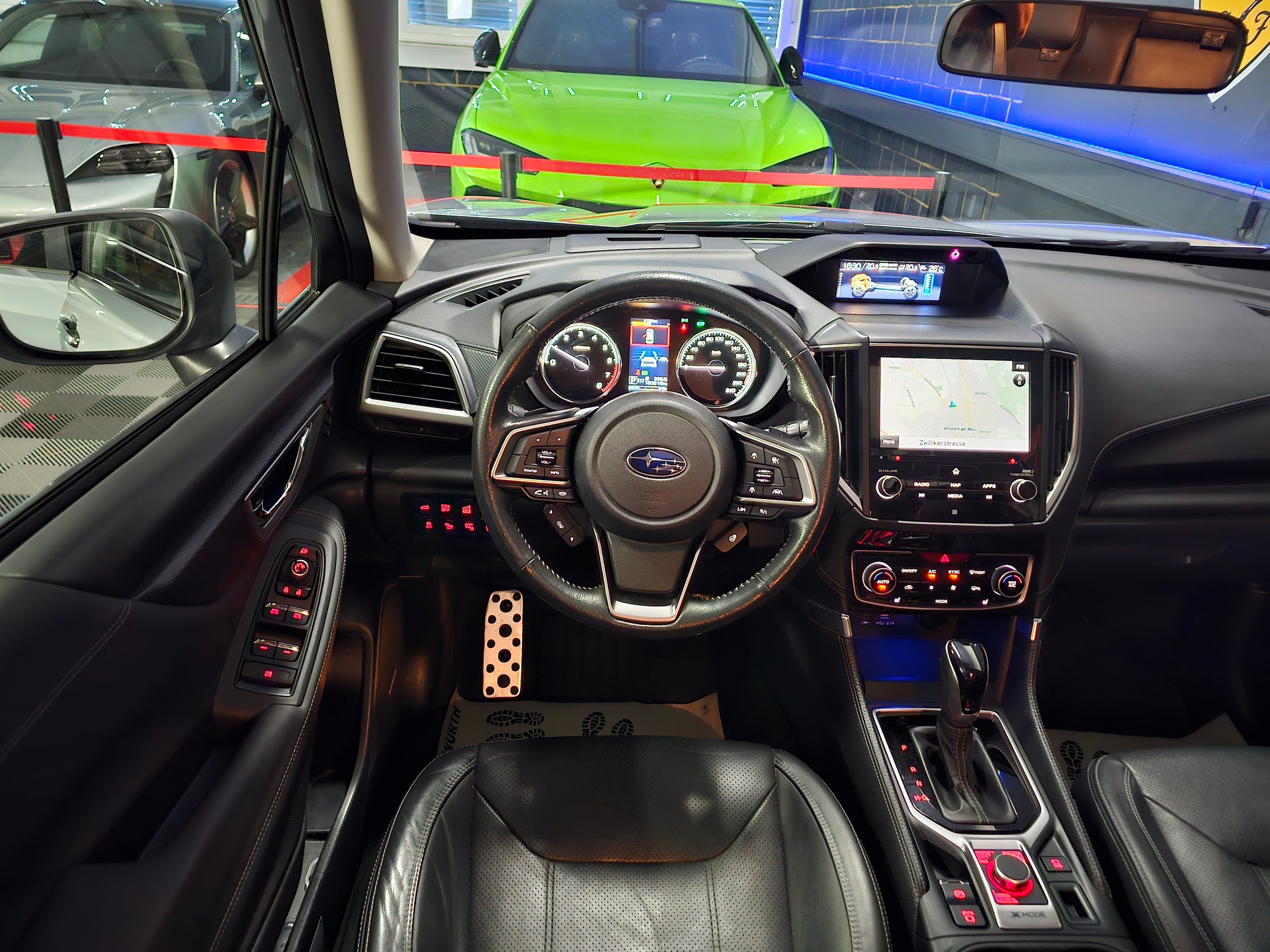 SUBARU Forester 2.0i e-Boxer Luxury Lineartronic-image-8