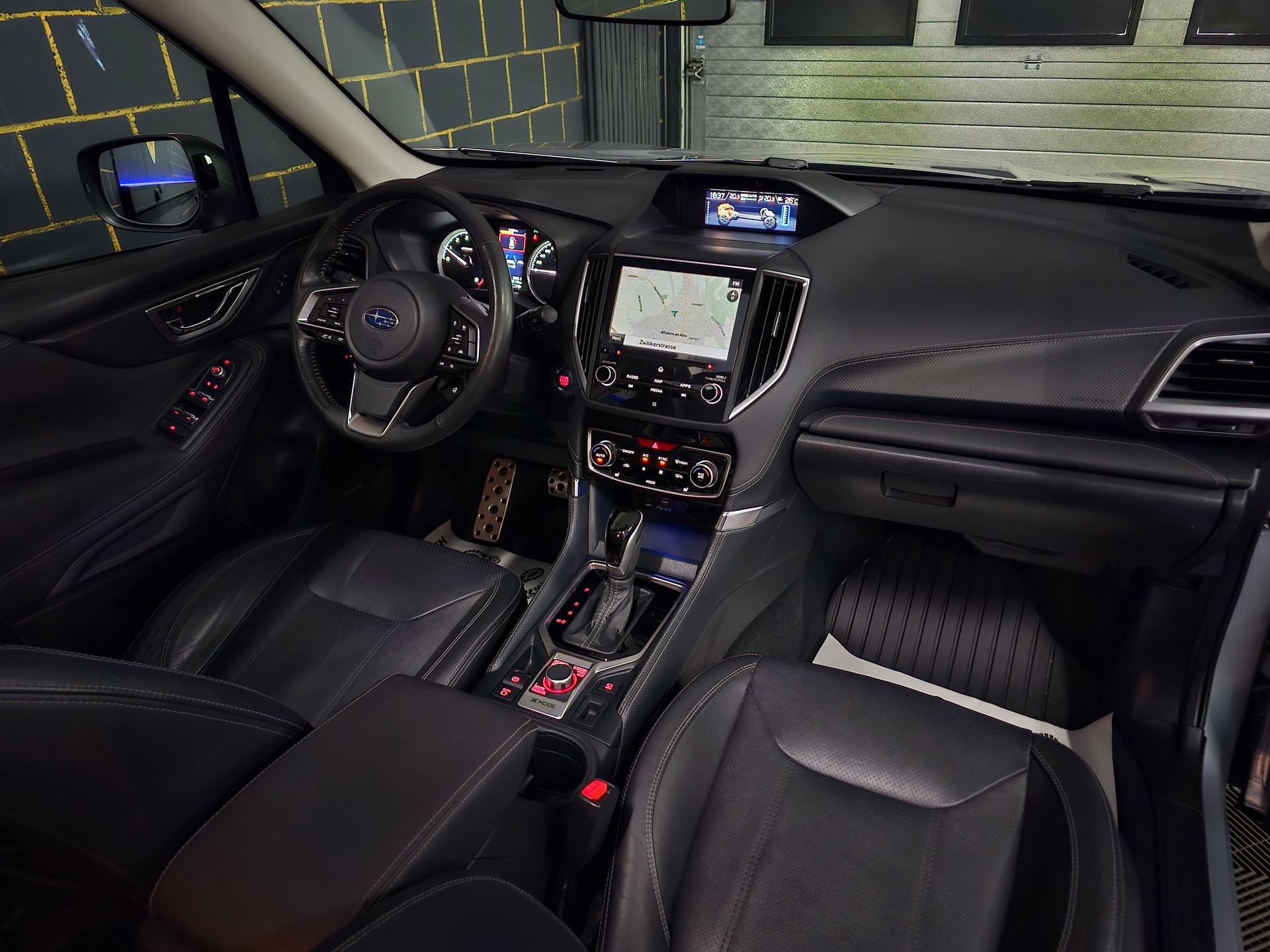 SUBARU Forester 2.0i e-Boxer Luxury Lineartronic-image-6