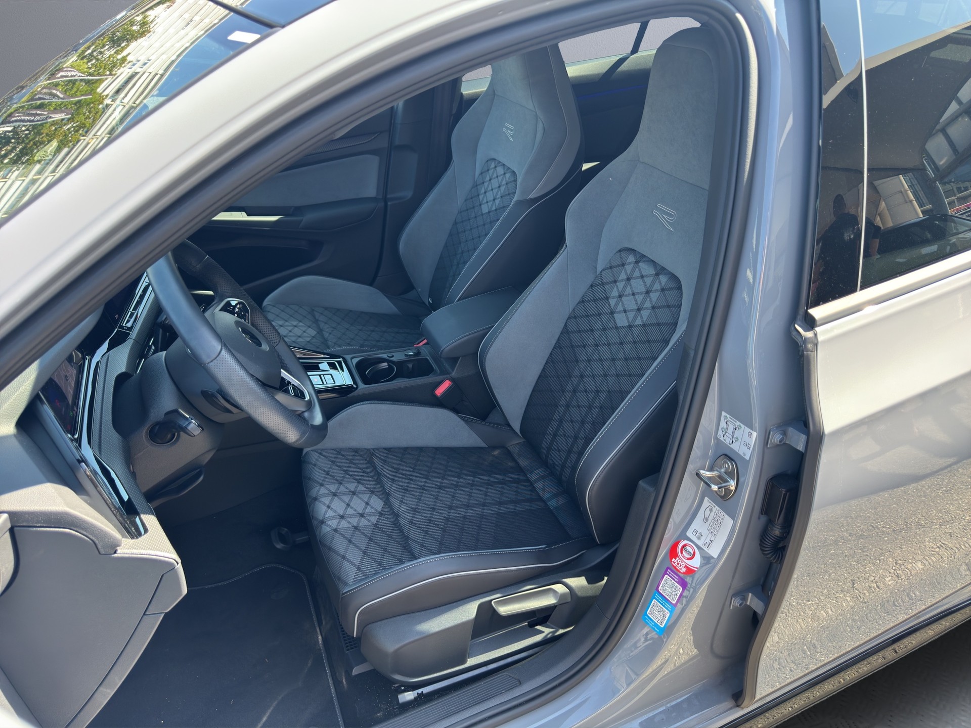 VW Golf 1.5 eTSI mHEV ACT R-Line DSG-image-9