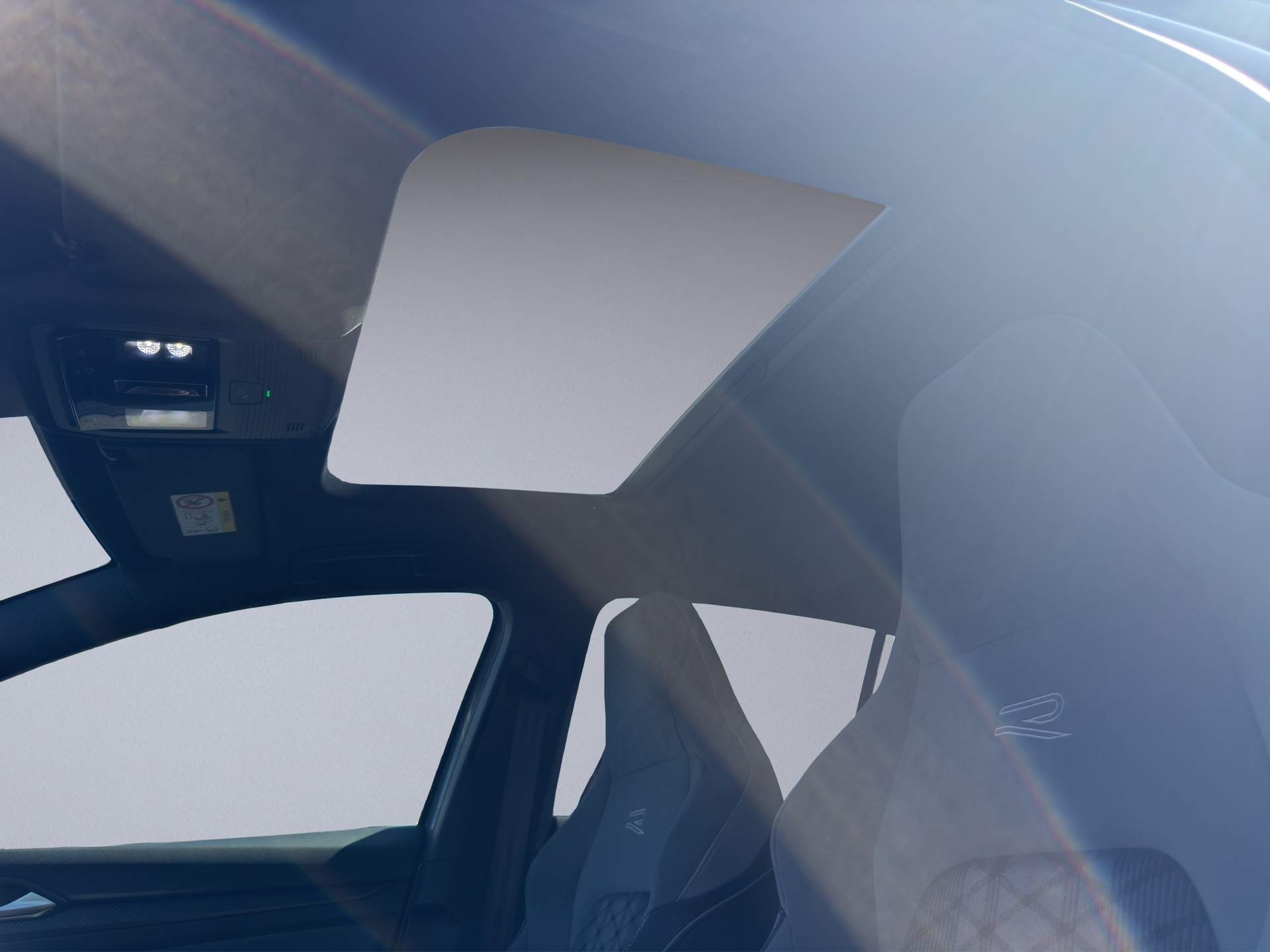VW Golf 1.5 eTSI mHEV ACT R-Line DSG-image-17