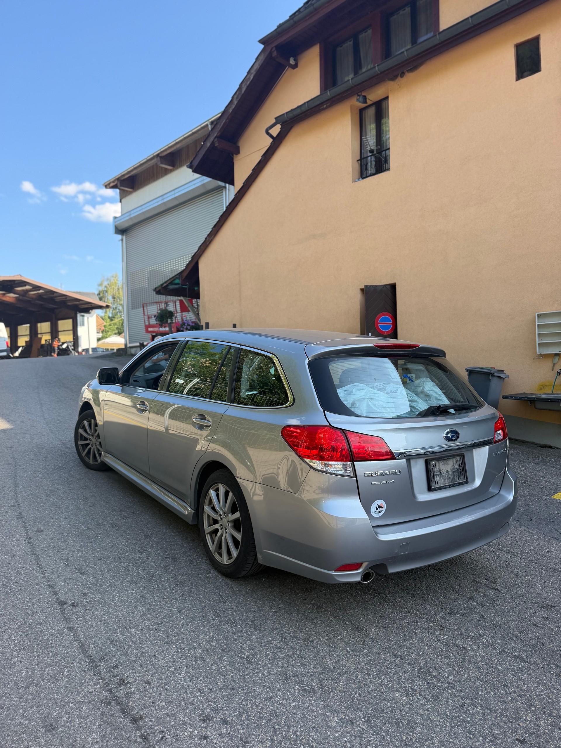 SUBARU Legacy 2.5i Swiss AWD Lineartronic-image-4