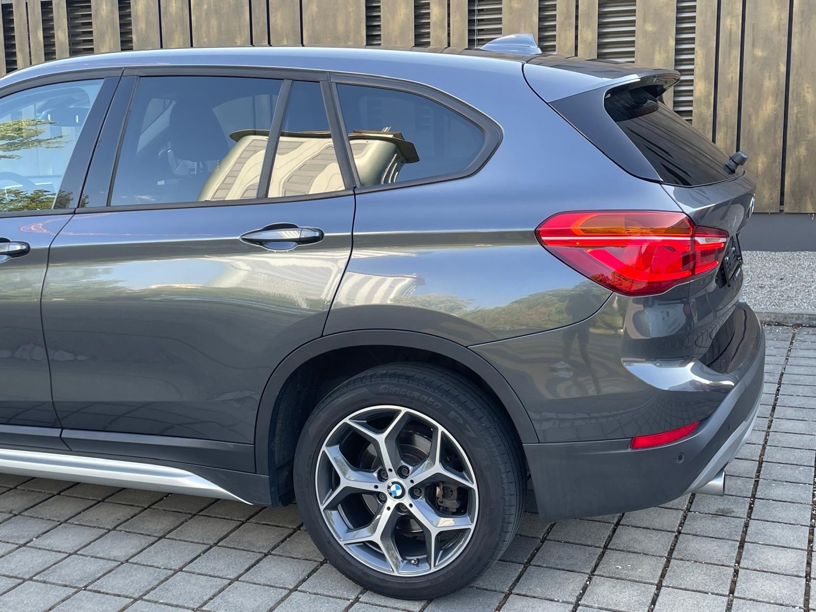 BMW X1 xDrive 25i Steptronic-image-4