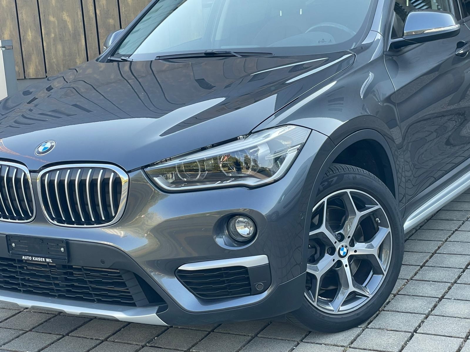 BMW X1 xDrive 25i Steptronic-image-2