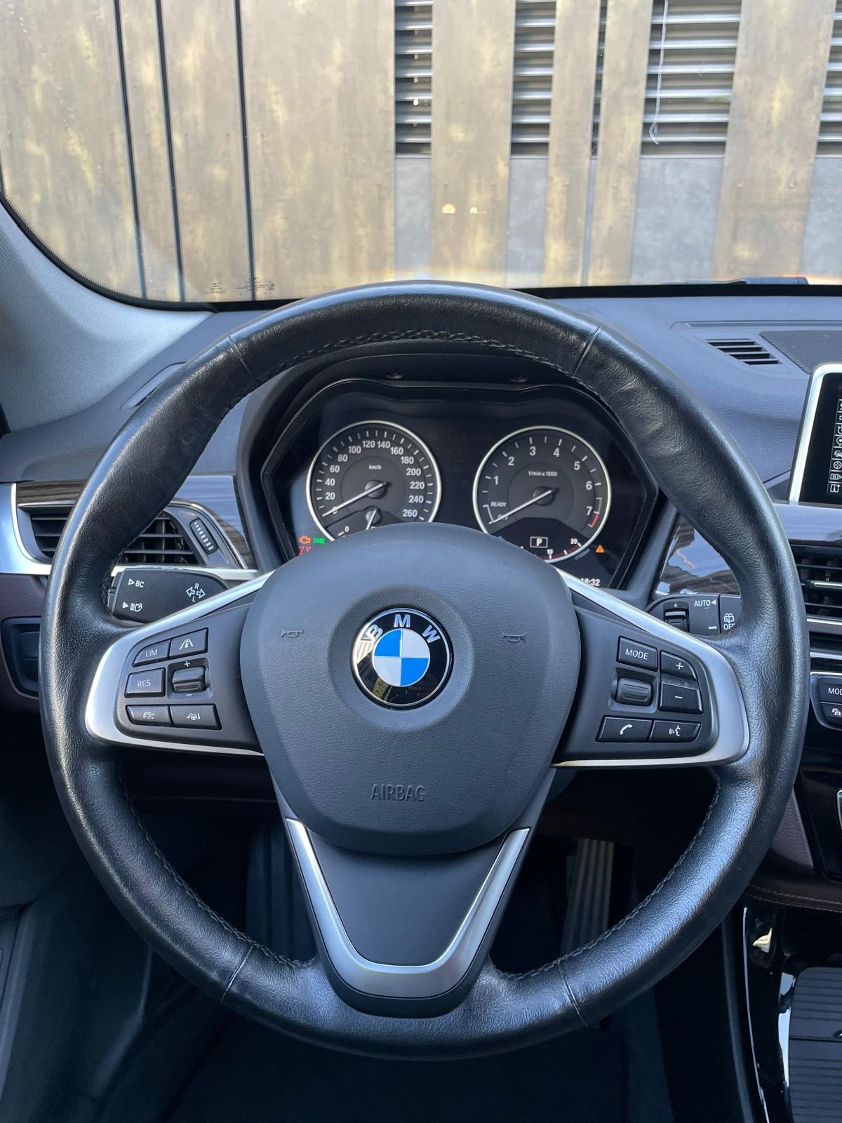 BMW X1 xDrive 25i Steptronic-image-17
