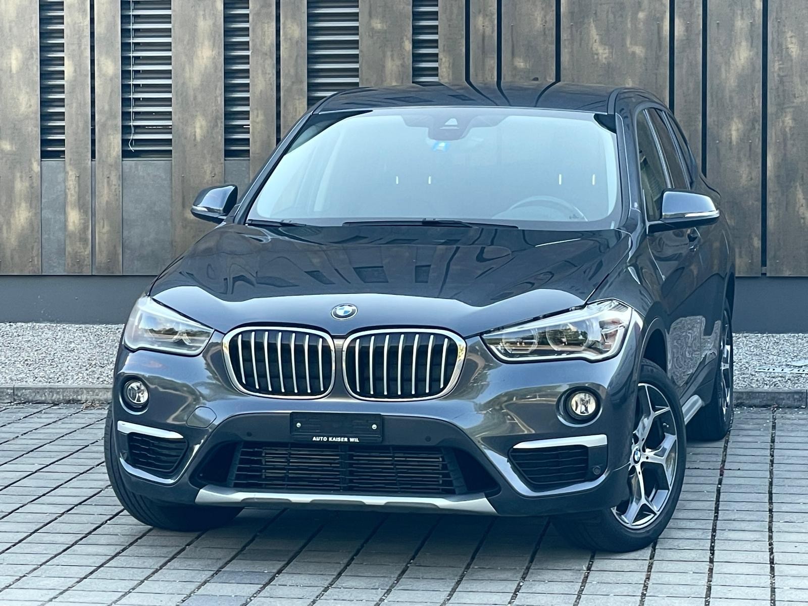 BMW X1 xDrive 25i Steptronic-image-0