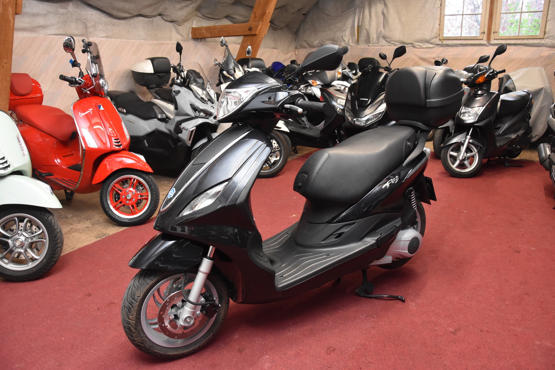 PIAGGIO Fly 125 i.e. 3V-image-1