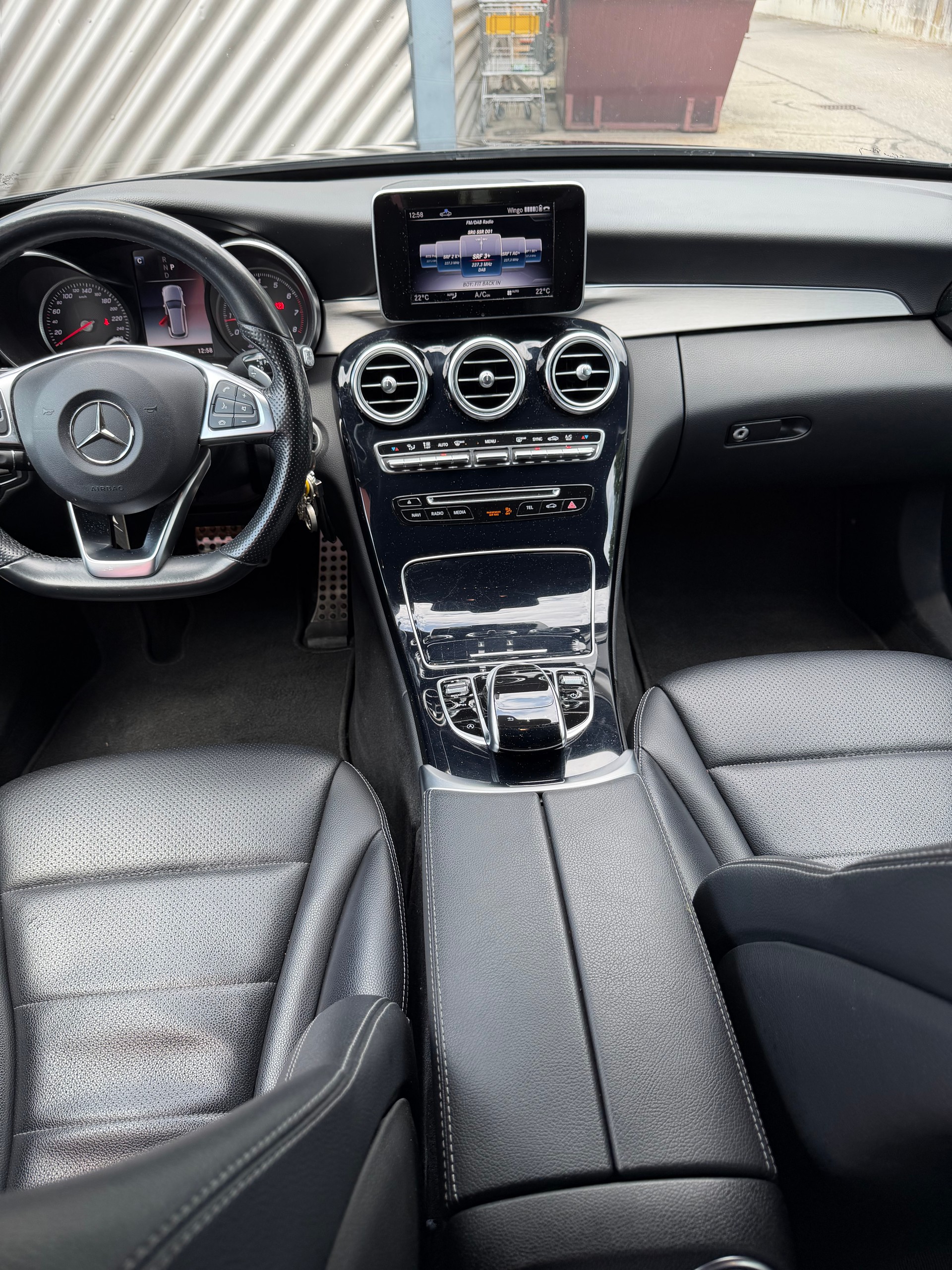MERCEDES-BENZ C 200 AMG Line 4matic-image-2