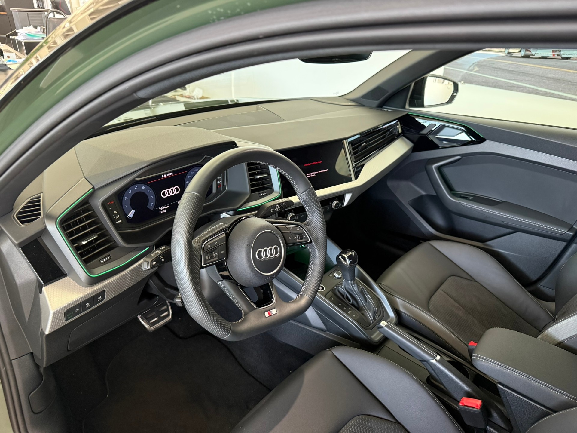 AUDI A1 Sportback 40 TFSI S Line S-tronic, districtgrün met.-image-9