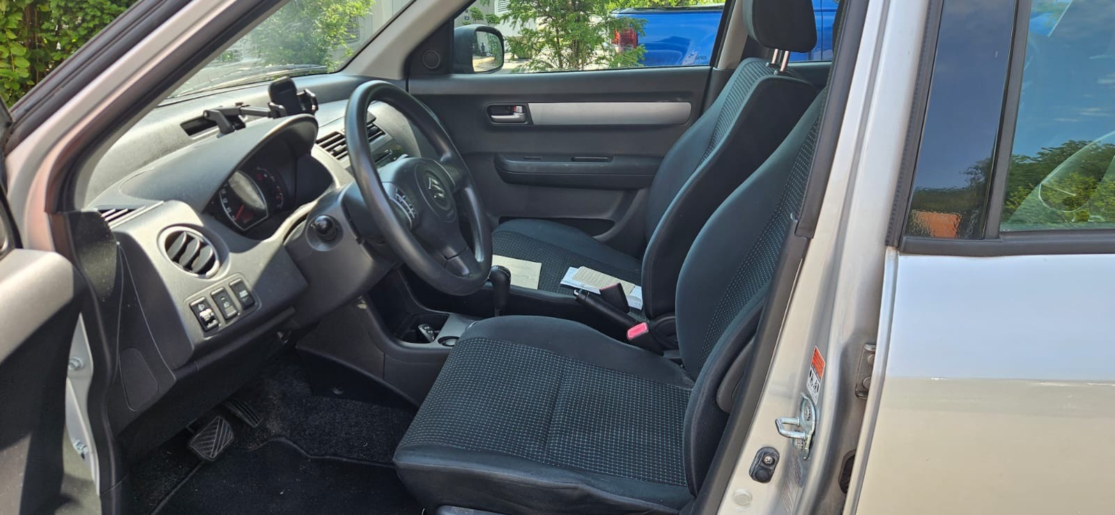 SUZUKI Swift 1.3i 16V GL-image-8