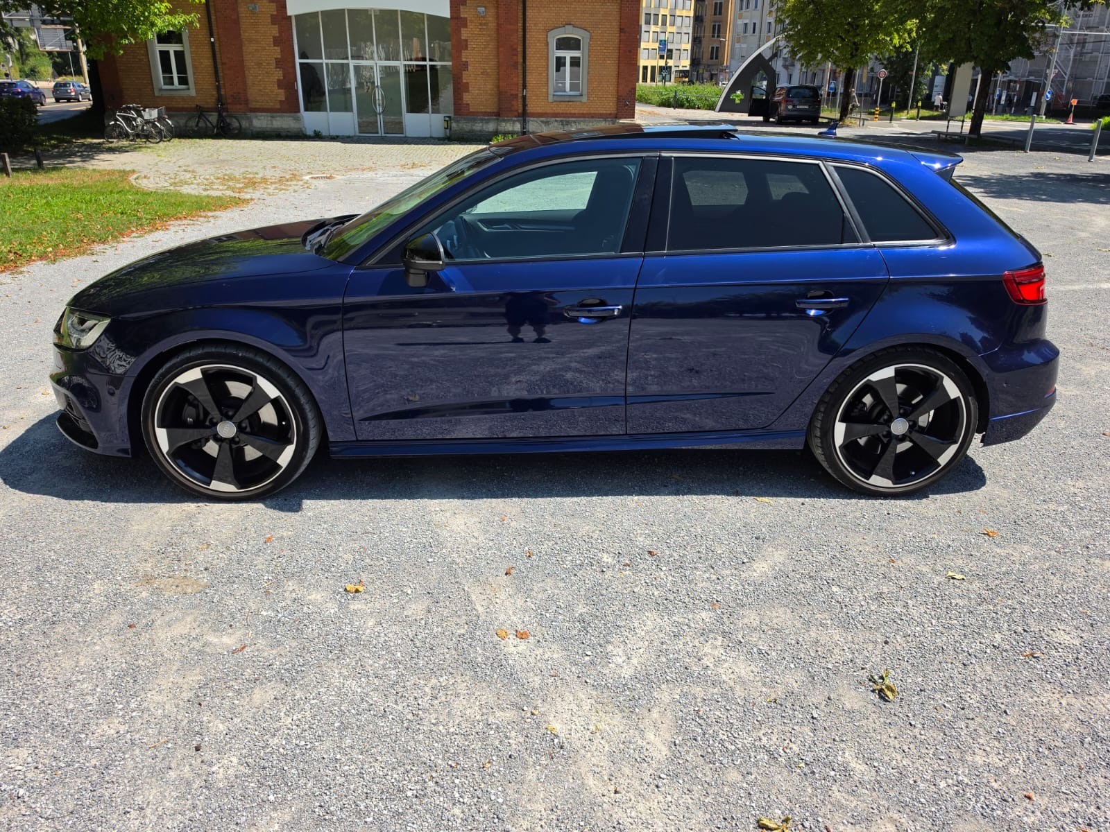 AUDI 2.0 T FSI quattro S-Tronic-image-3