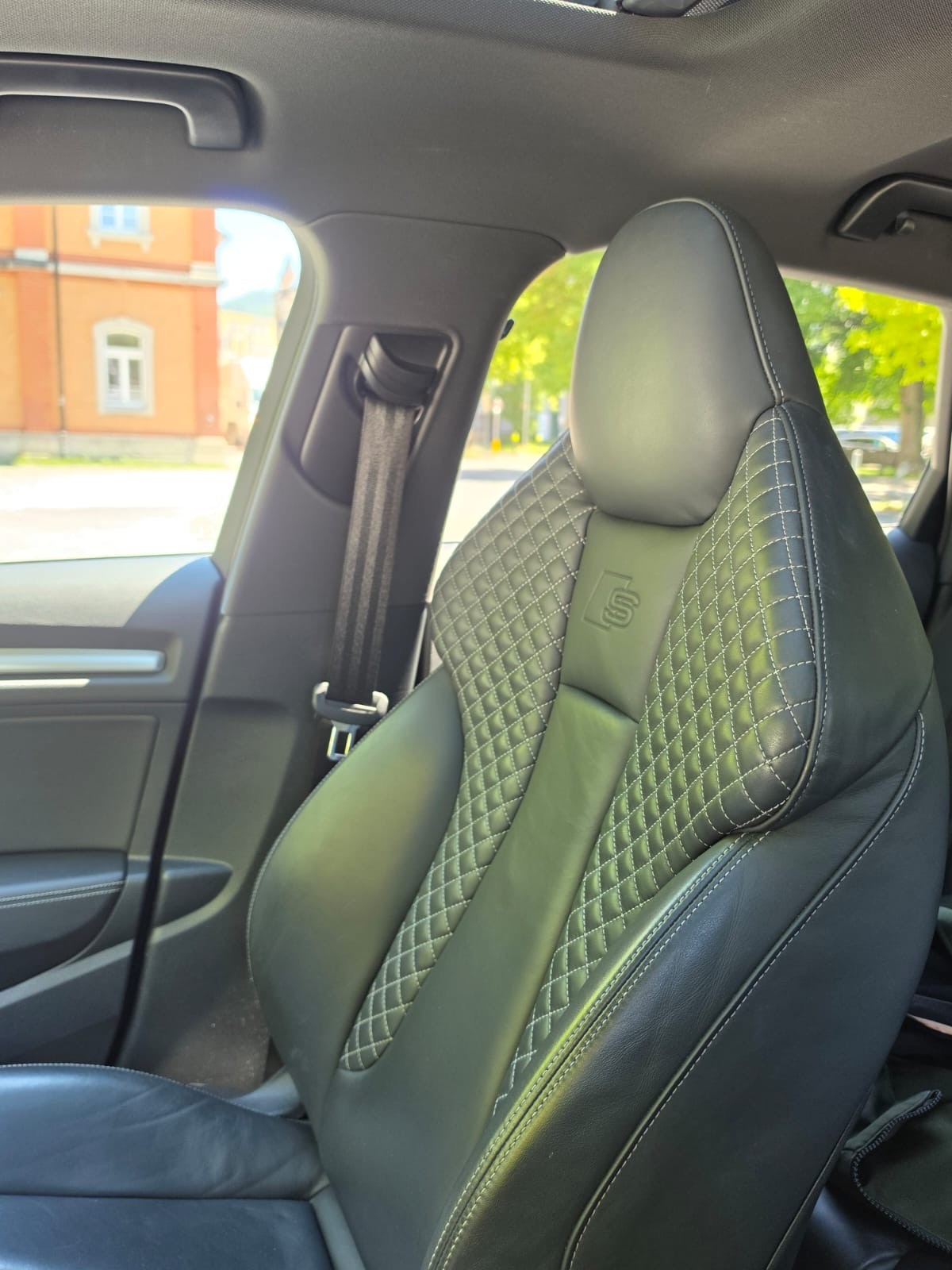 AUDI 2.0 T FSI quattro S-Tronic-image-10