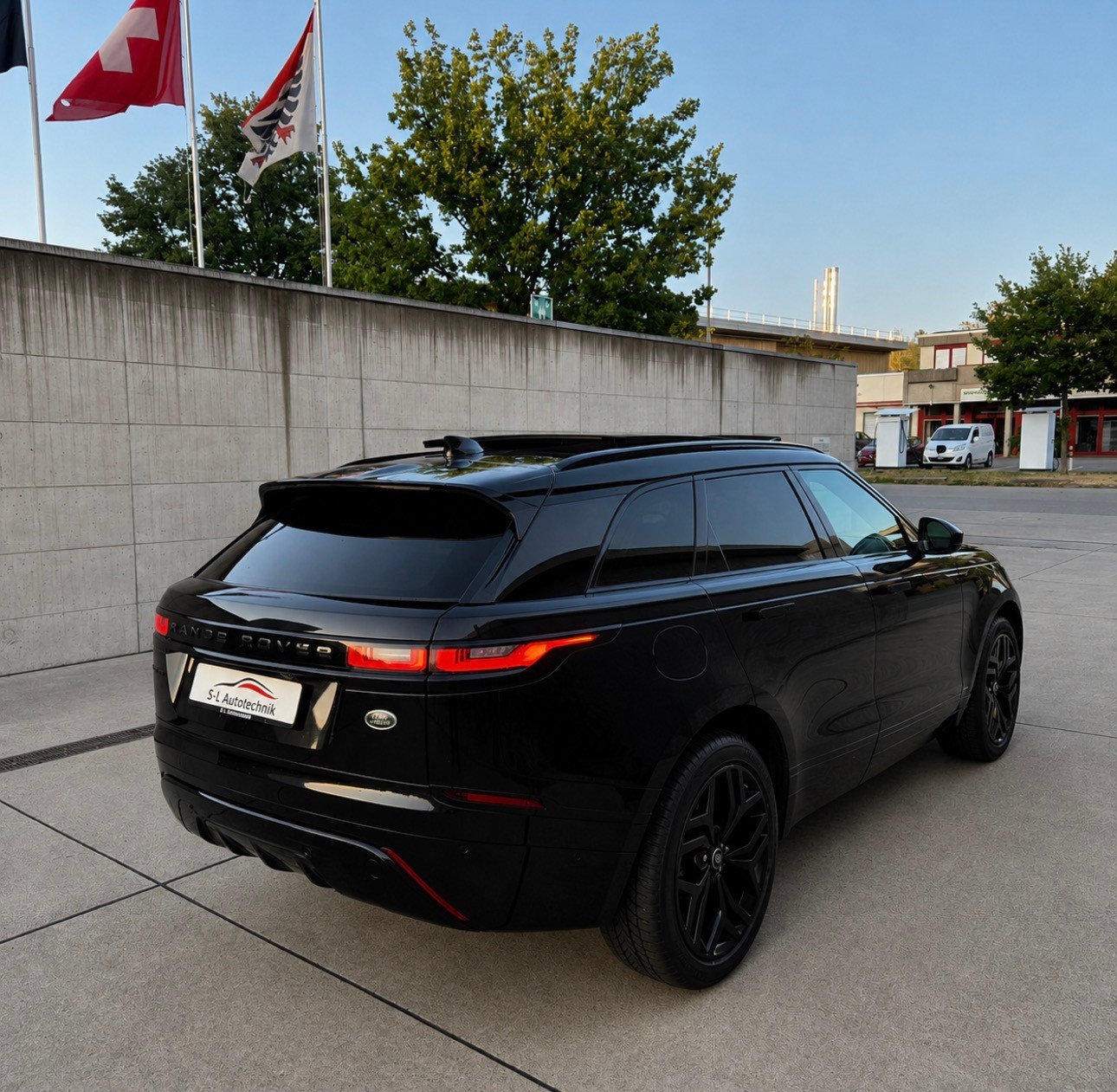 LAND ROVER Range Rover Velar R-Dynamic D 240 SE Automatic-image-16
