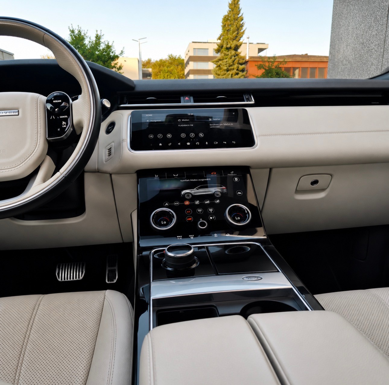 LAND ROVER Range Rover Velar R-Dynamic D 240 SE Automatic-image-3