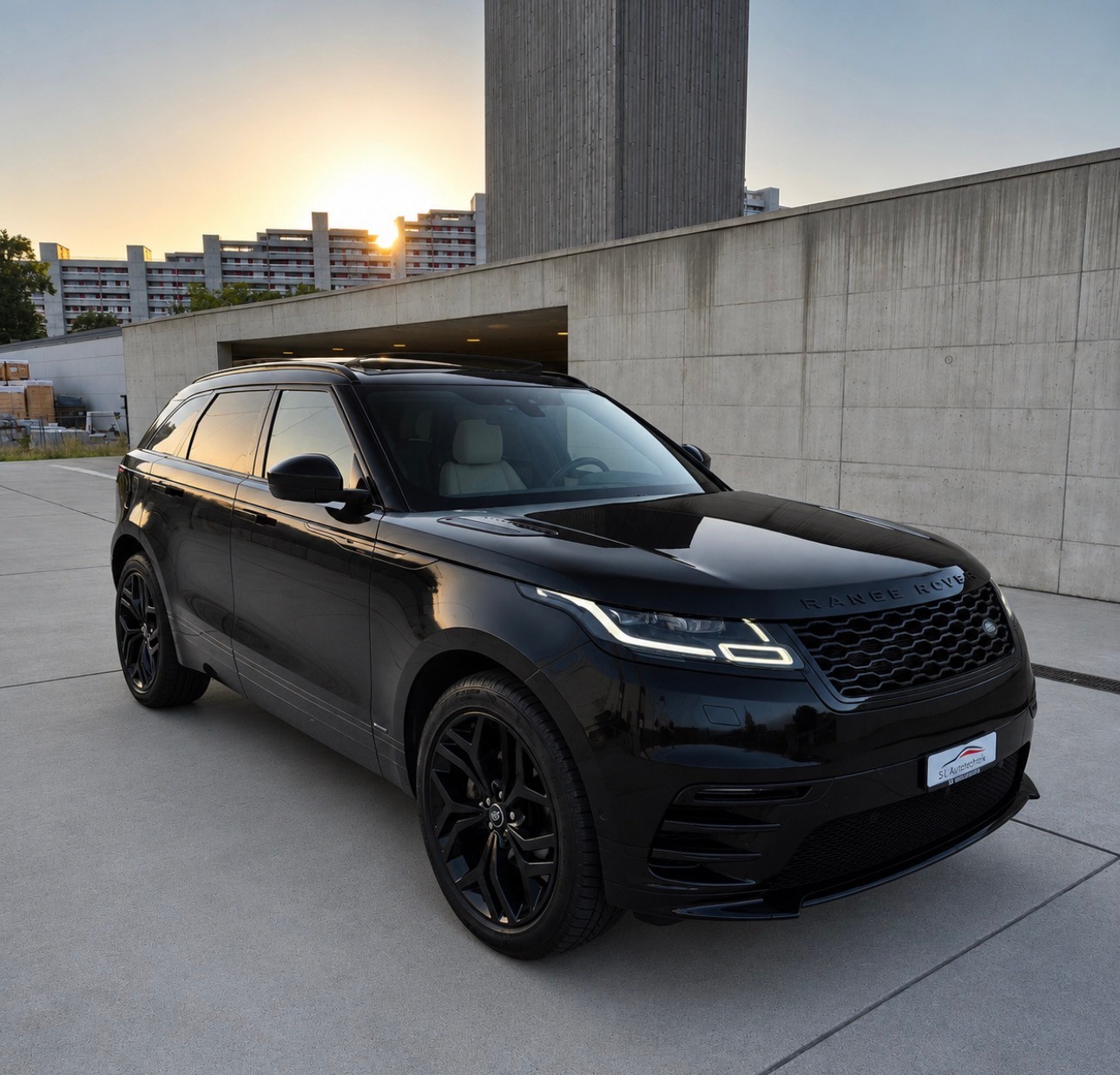 LAND ROVER Range Rover Velar R-Dynamic D 240 SE Automatic-image-2
