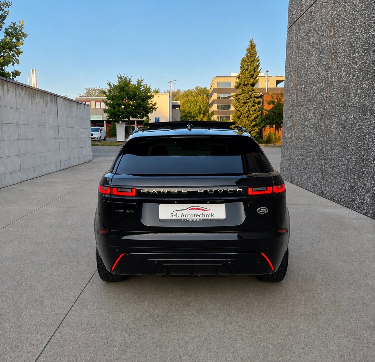 LAND ROVER Range Rover Velar R-Dynamic D 240 SE Automatic-image-15