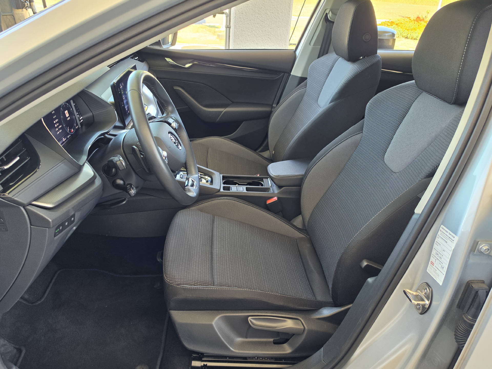 SKODA Octavia Combi 2.0 TDI Ambition 4x4 DSG-image-12