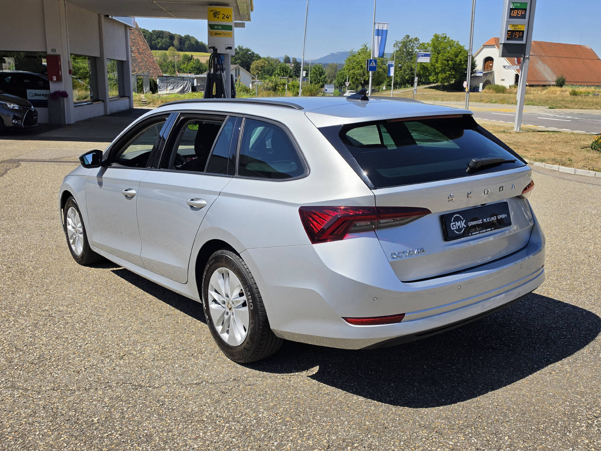 SKODA Octavia Combi 2.0 TDI Ambition 4x4 DSG-image-2