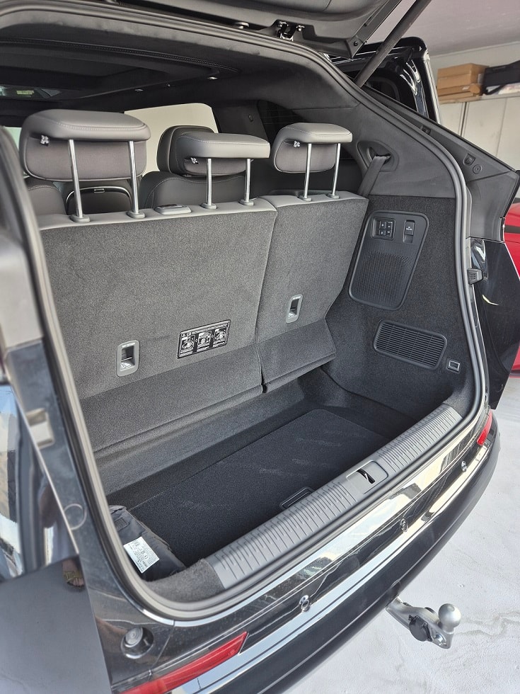 XPENG X9 7-Sitzer mit AHK & Bildschirm hinten-image-12