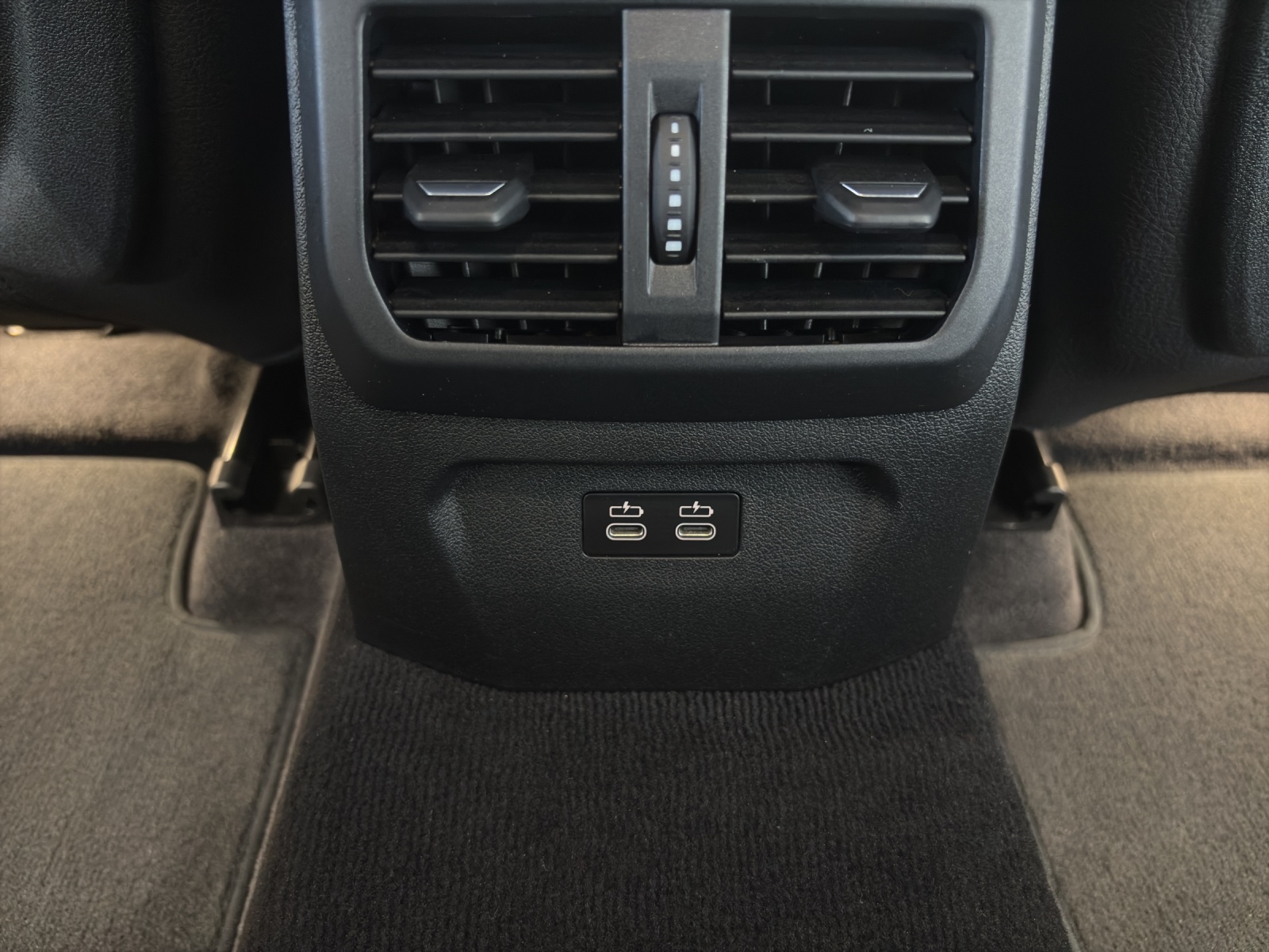BMW 118i-image-9
