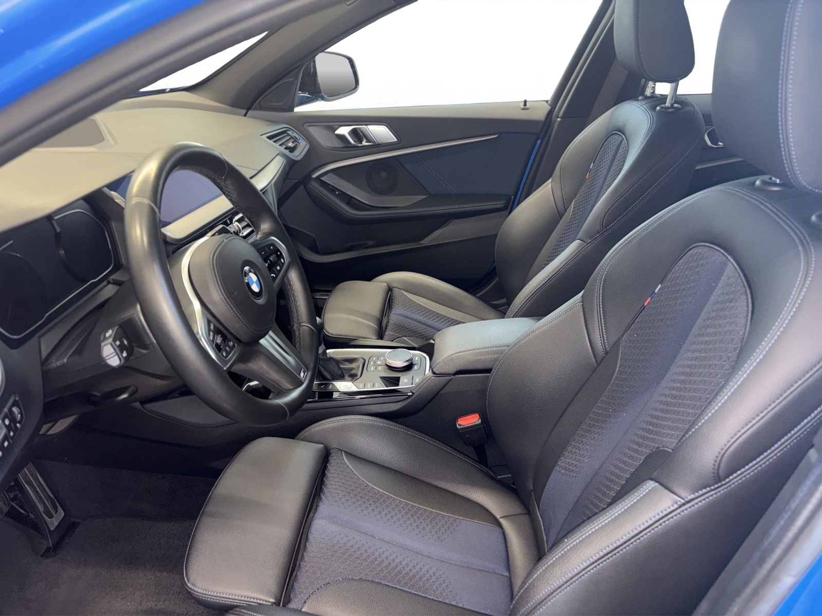 BMW 118i-image-11