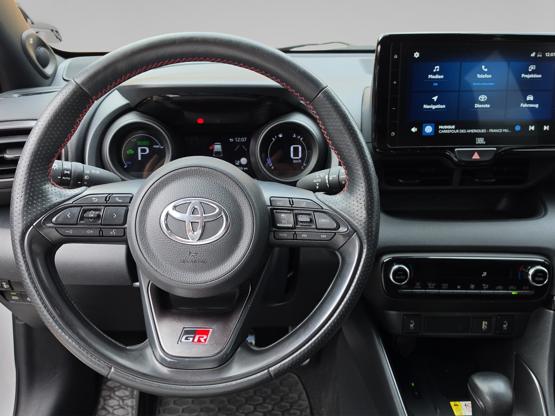 TOYOTA Yaris 1.5 GR Sport e-CVT-image-9