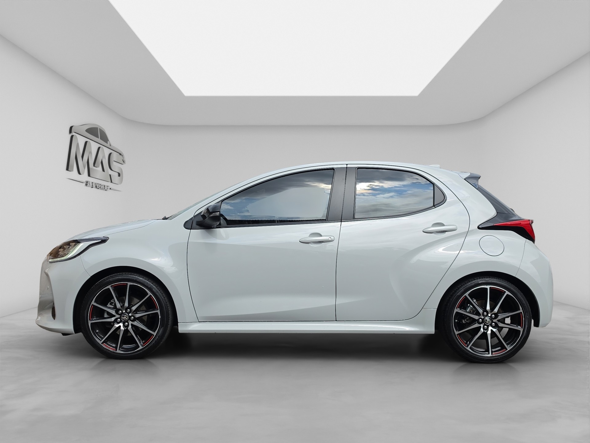 TOYOTA Yaris 1.5 GR Sport e-CVT-image-2