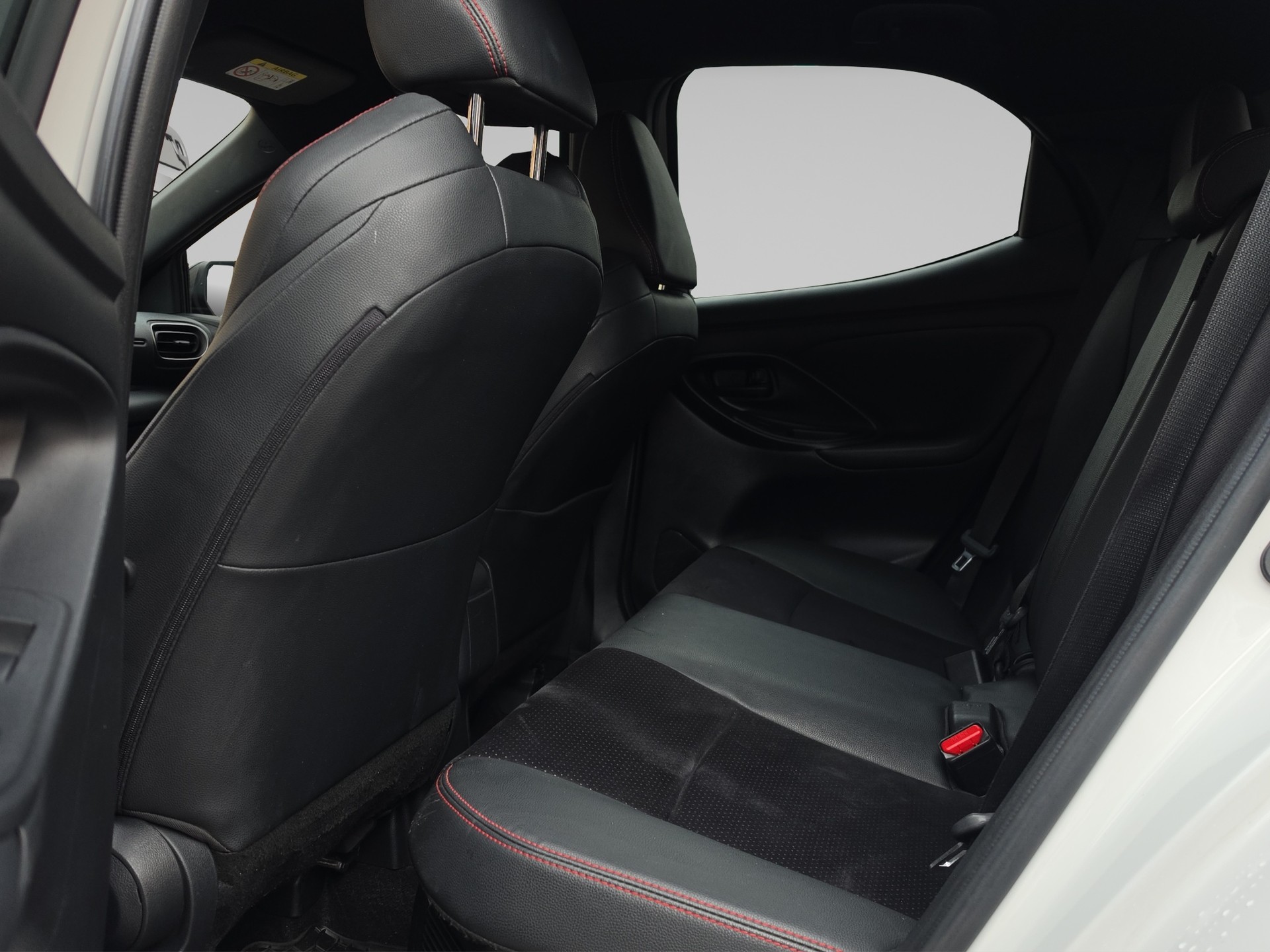 TOYOTA Yaris 1.5 GR Sport e-CVT-image-12