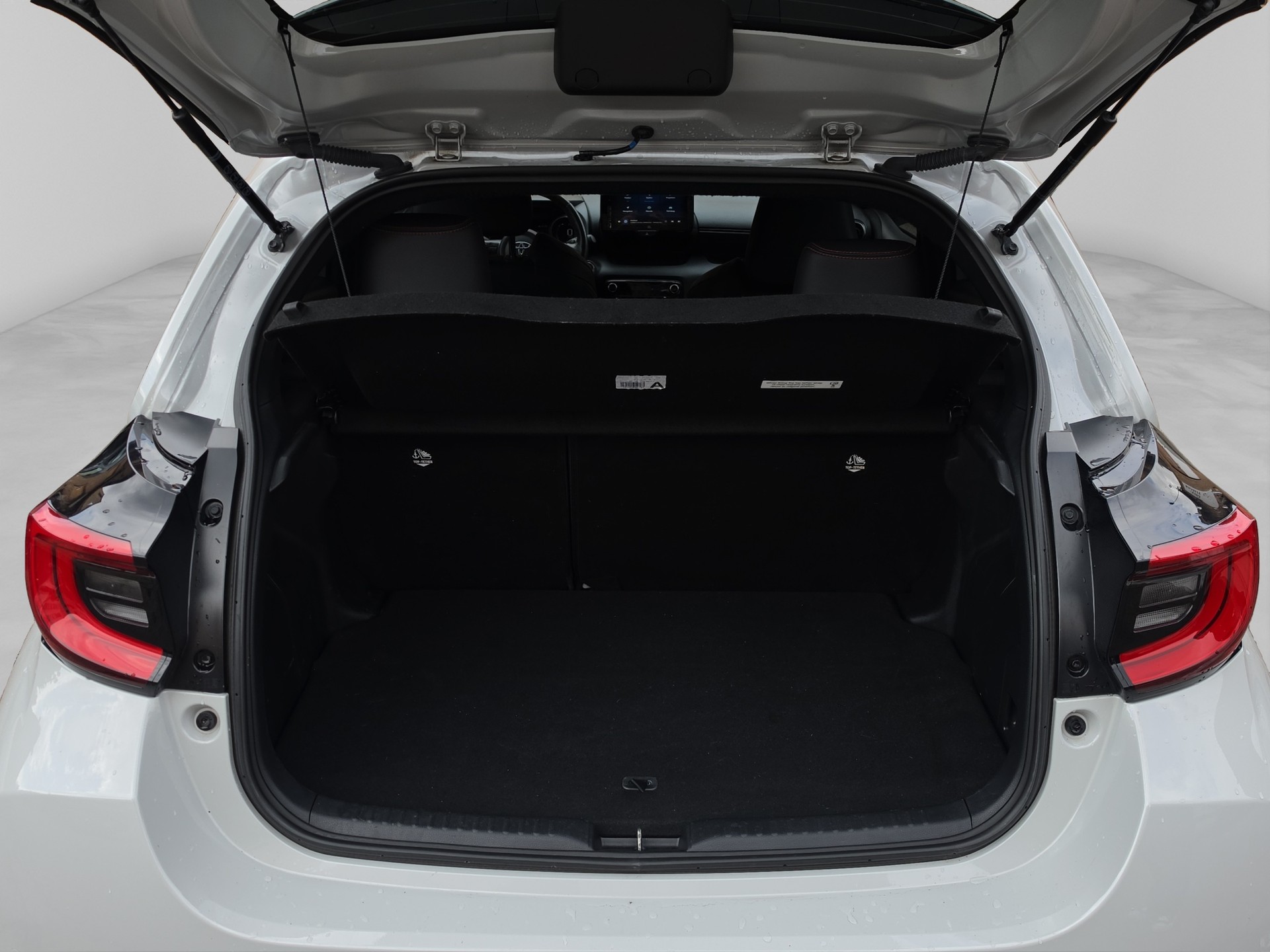 TOYOTA Yaris 1.5 GR Sport e-CVT-image-15