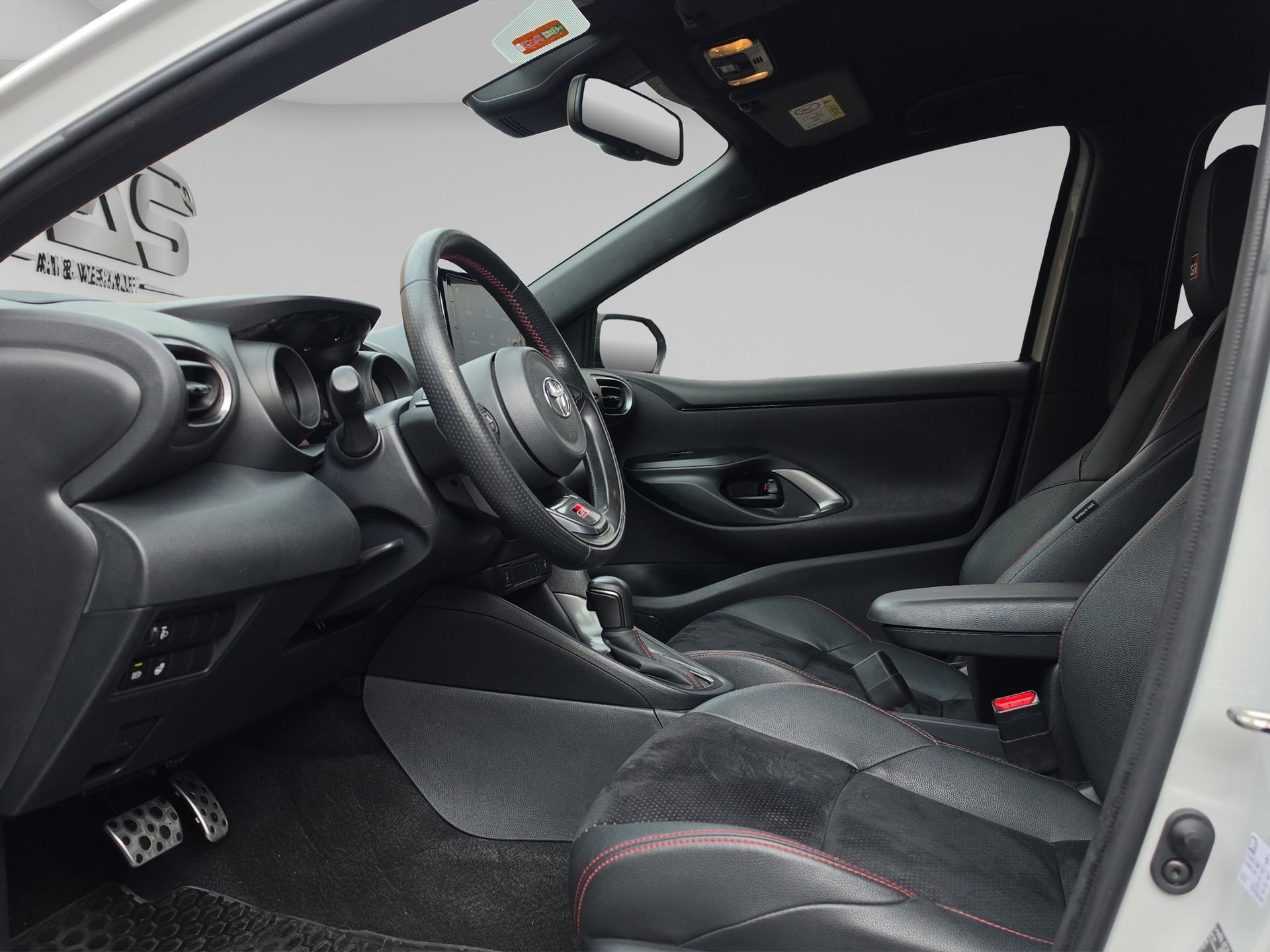 TOYOTA Yaris 1.5 GR Sport e-CVT-image-8