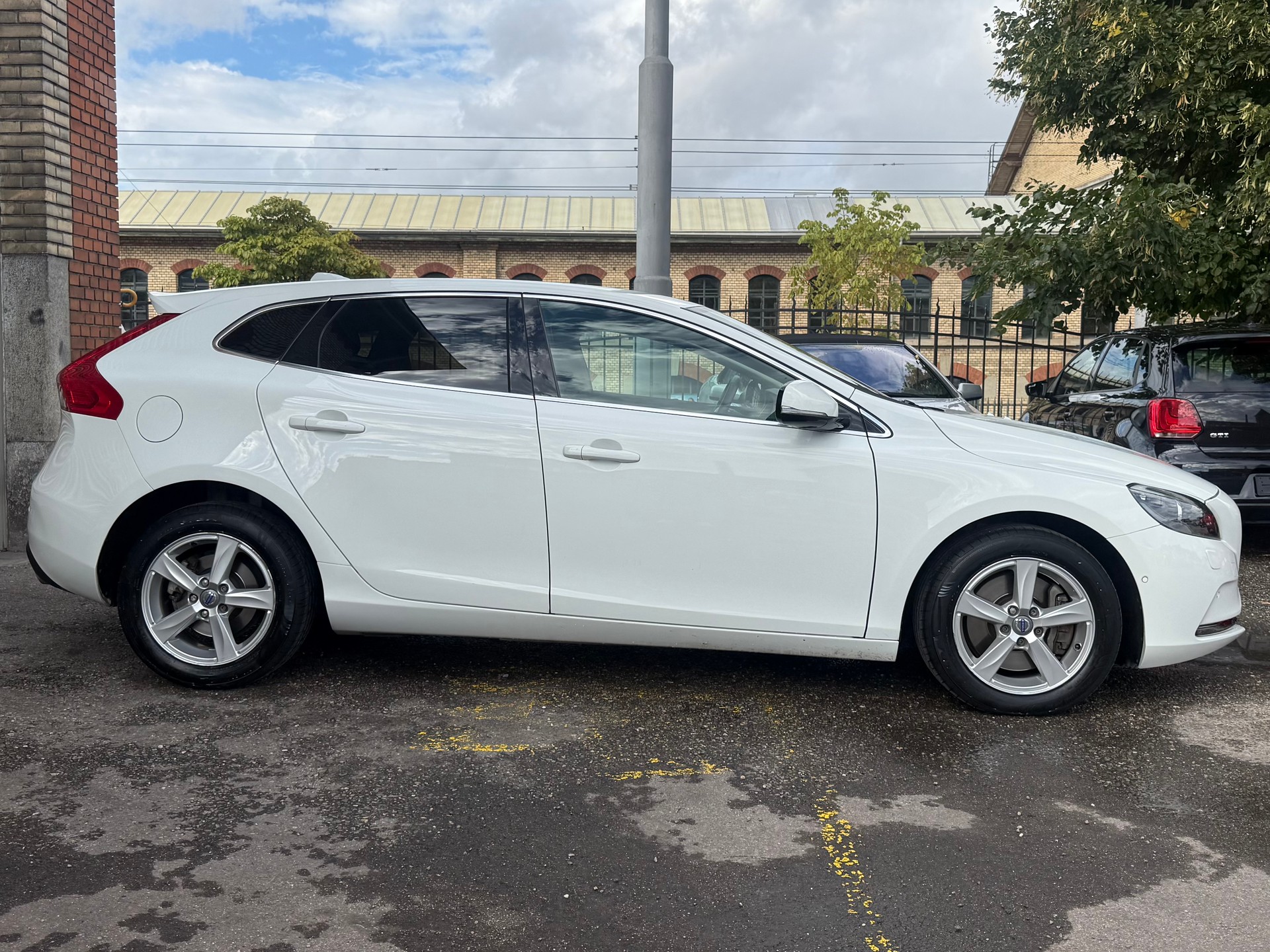 VOLVO V40 D3 Summum Geartronic-image-3