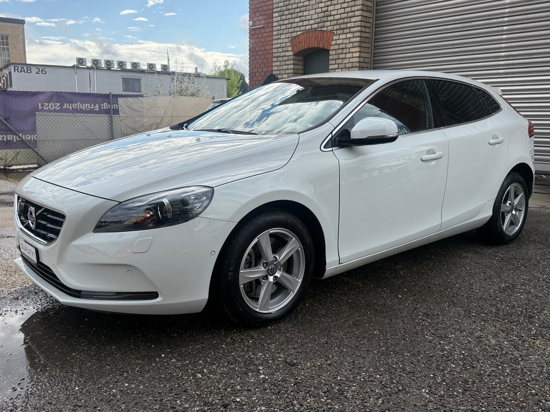 VOLVO V40 D3 Summum Geartronic-image-2