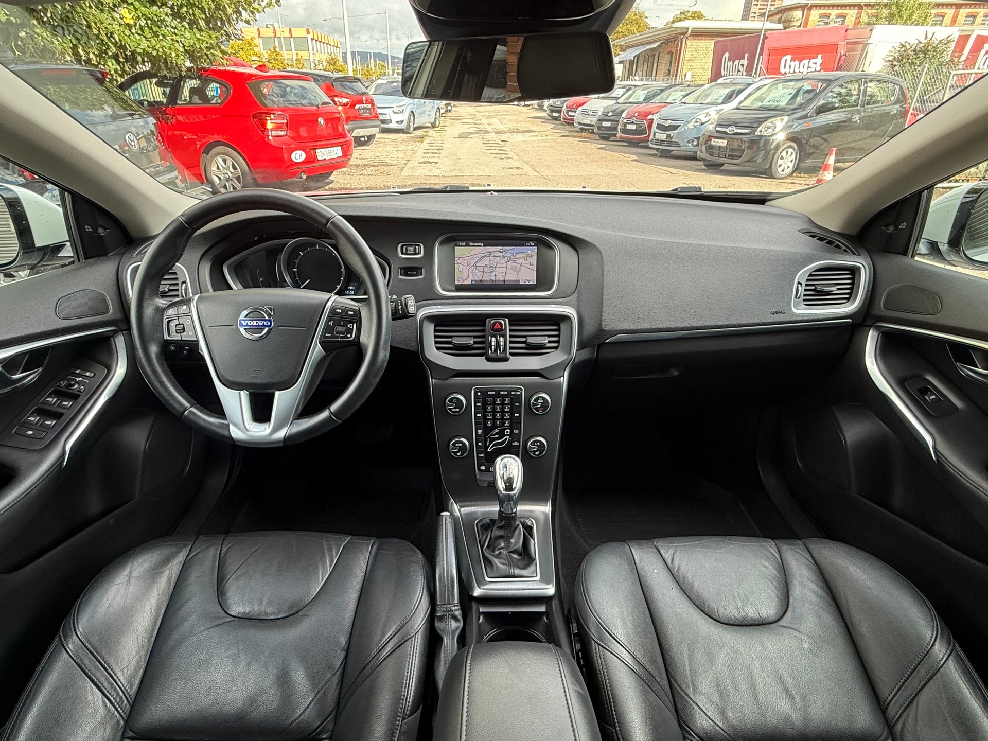 VOLVO V40 D3 Summum Geartronic-image-10