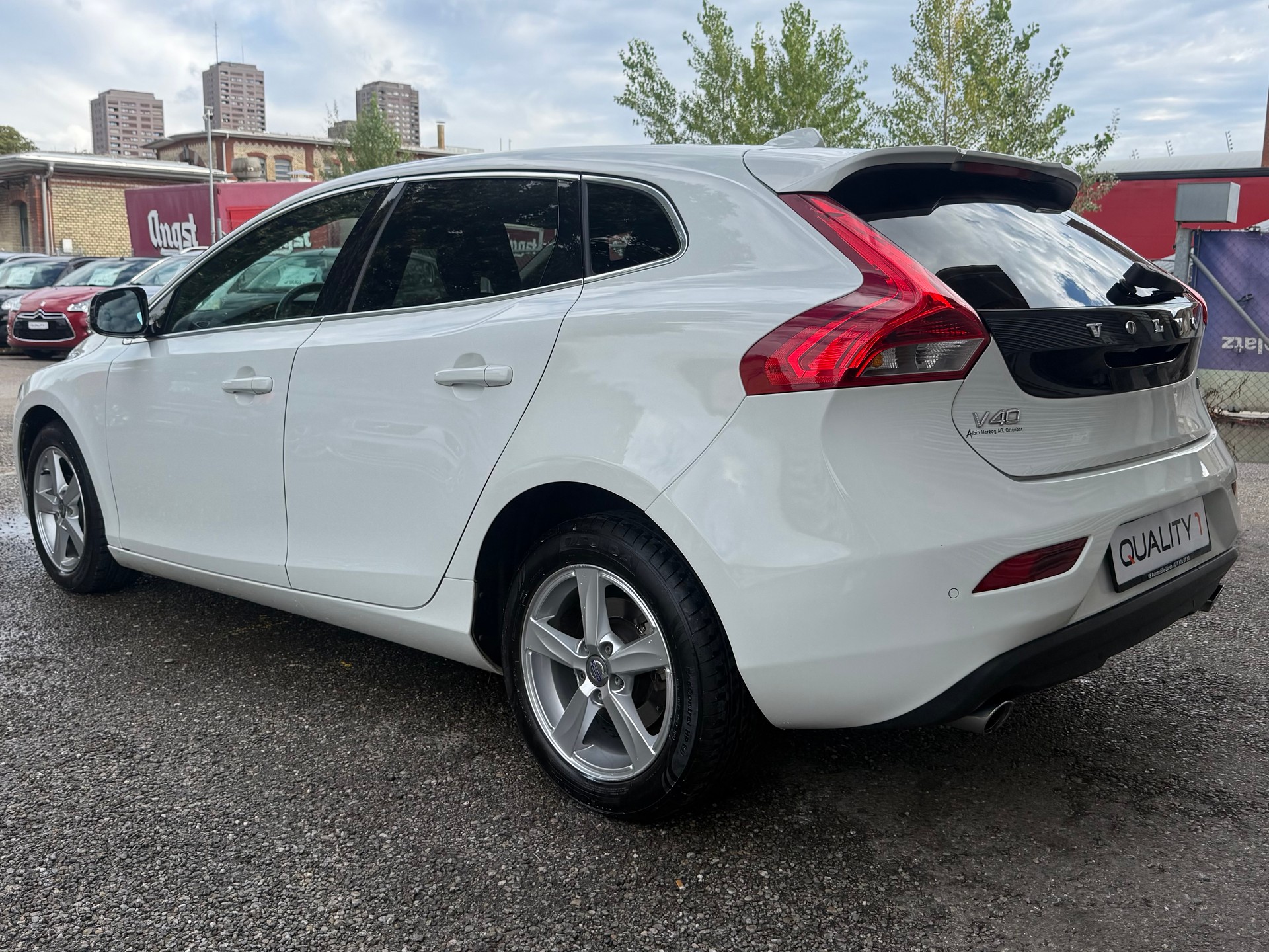 VOLVO V40 D3 Summum Geartronic-image-7