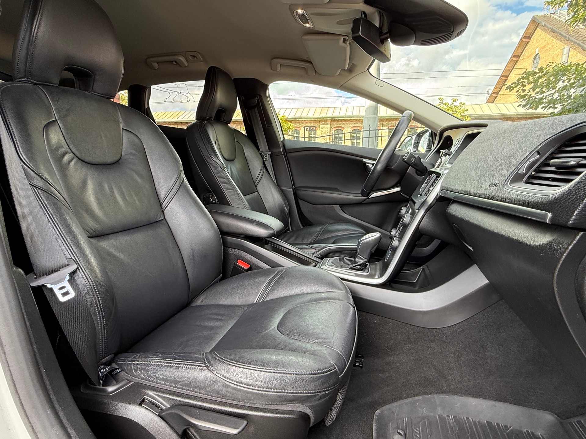 VOLVO V40 D3 Summum Geartronic-image-12