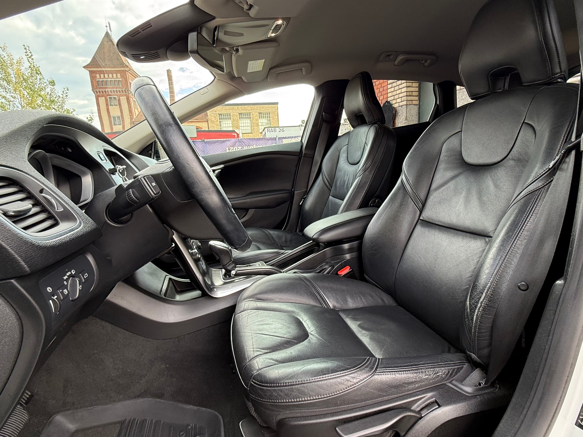 VOLVO V40 D3 Summum Geartronic-image-11
