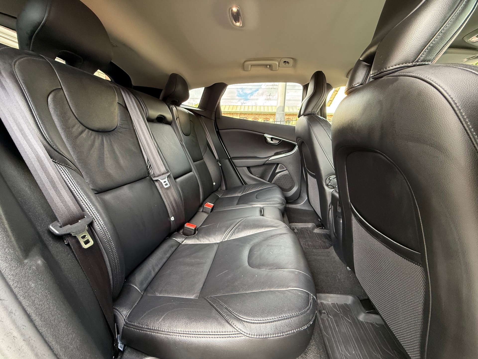 VOLVO V40 D3 Summum Geartronic-image-14