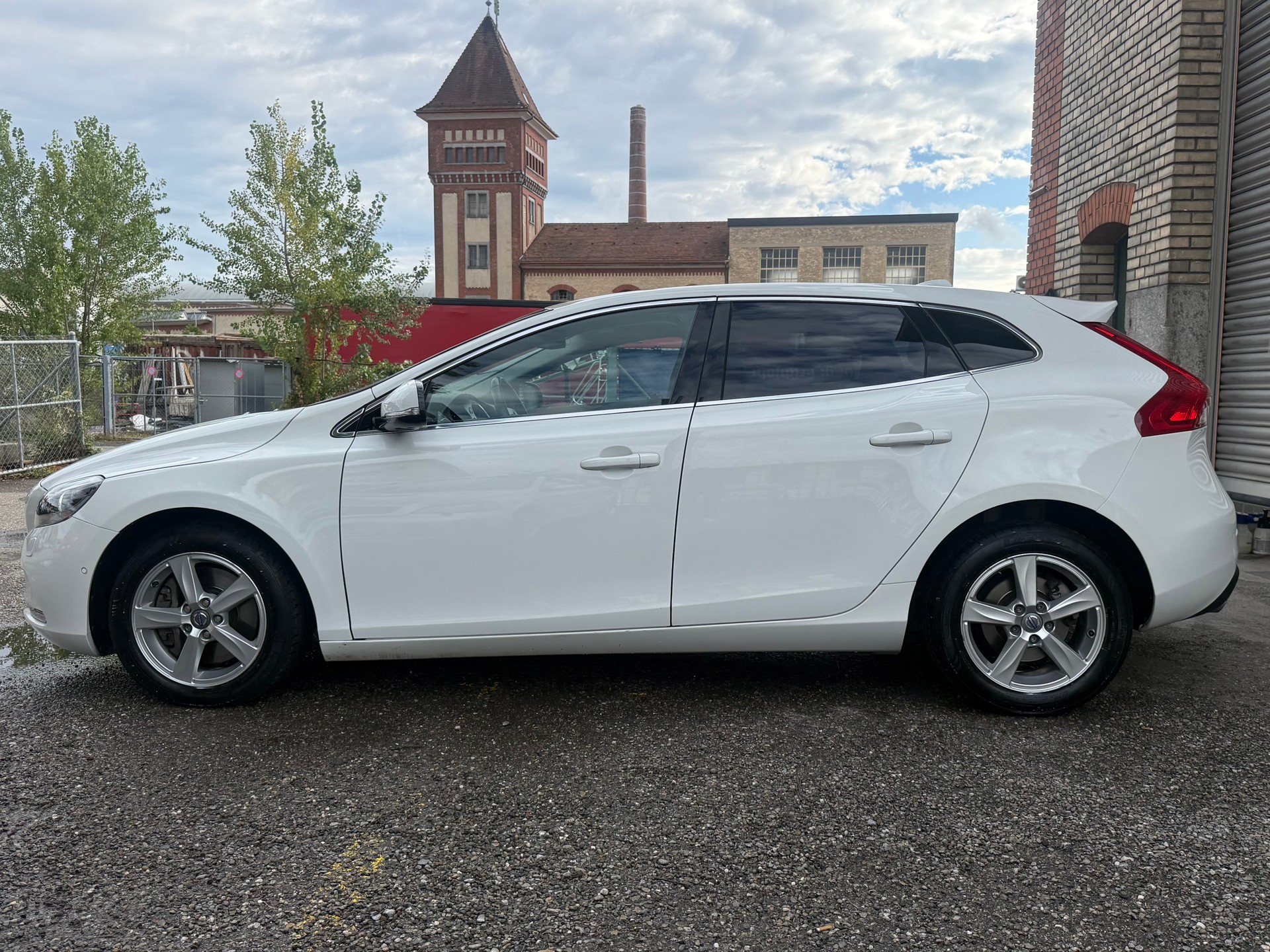 VOLVO V40 D3 Summum Geartronic-image-4