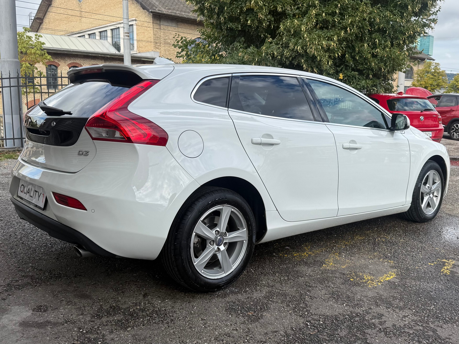 VOLVO V40 D3 Summum Geartronic-image-5