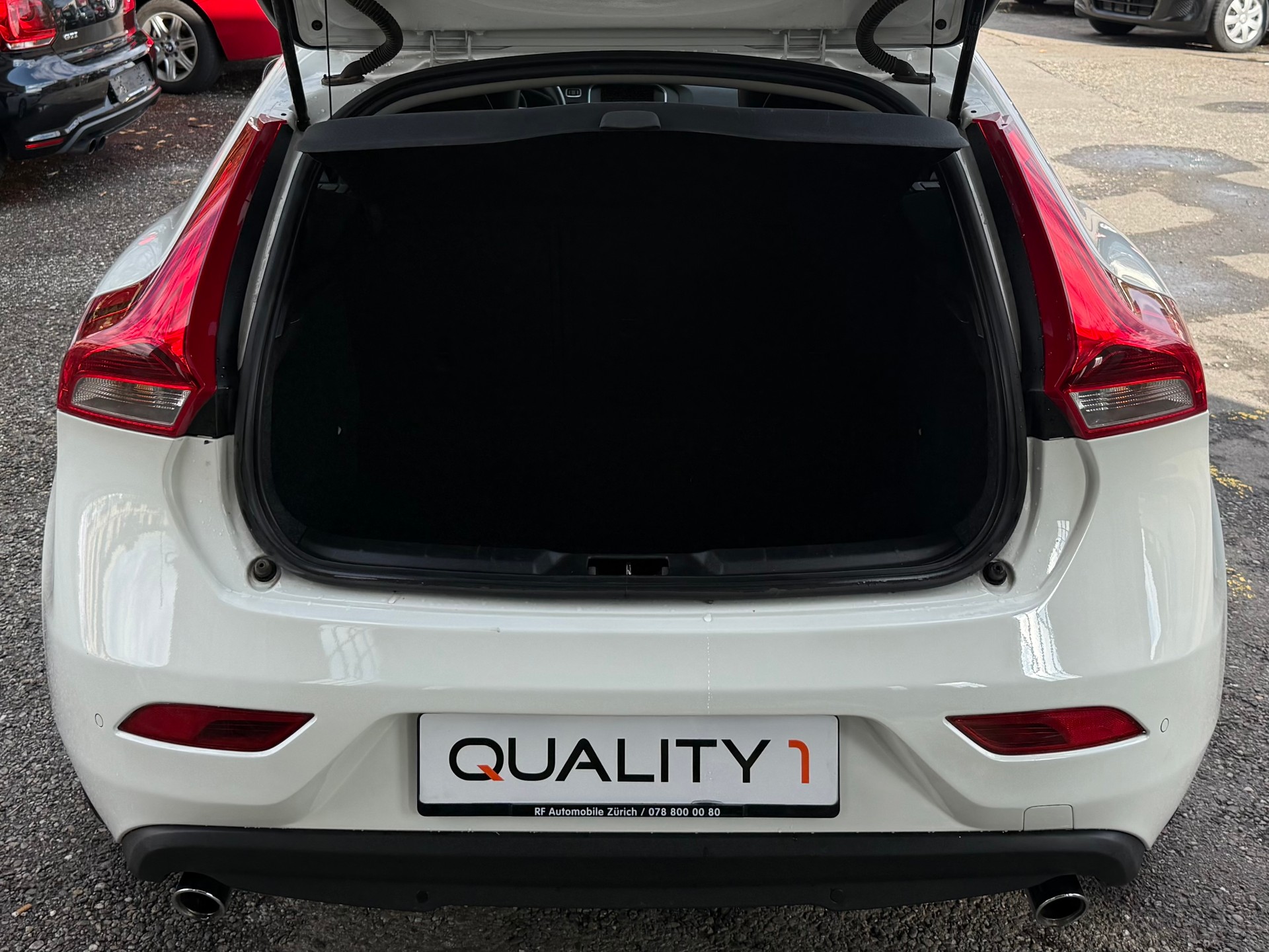 VOLVO V40 D3 Summum Geartronic-image-8