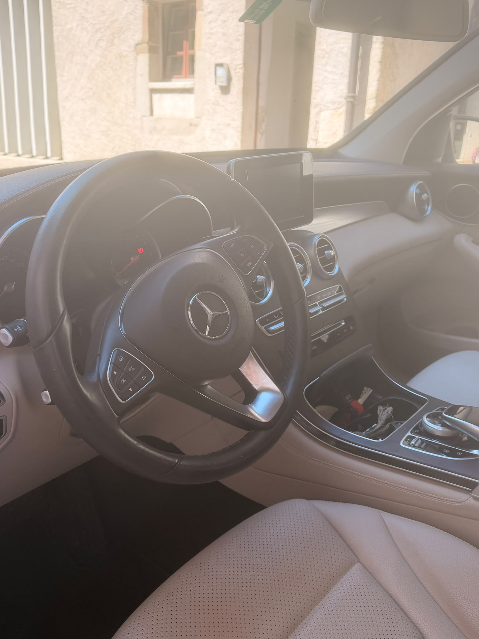 MERCEDES-BENZ GLC 250 AMG Line 4m-image-4