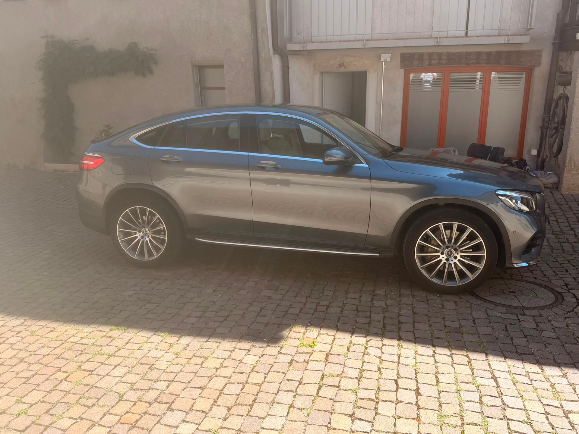 MERCEDES-BENZ GLC 250 AMG Line 4m-image-2