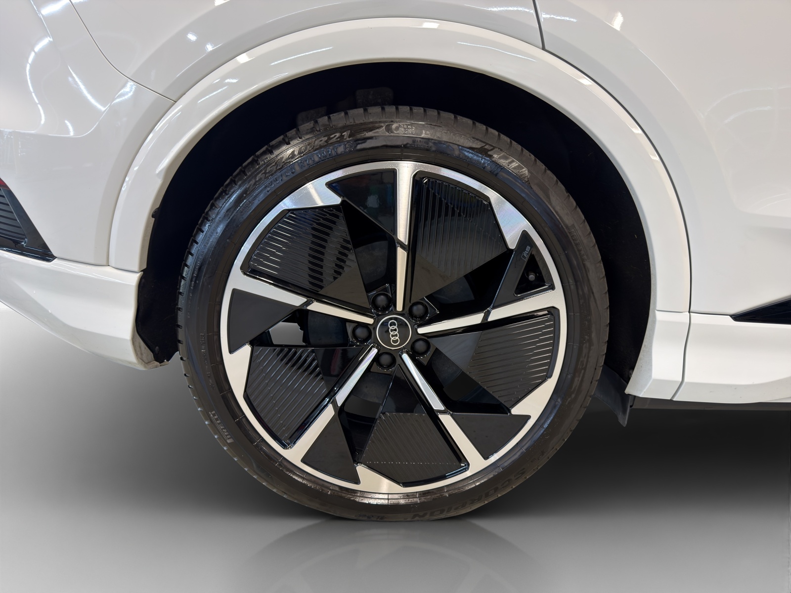 AUDI Q4 e-tron 50 quattro-image-13