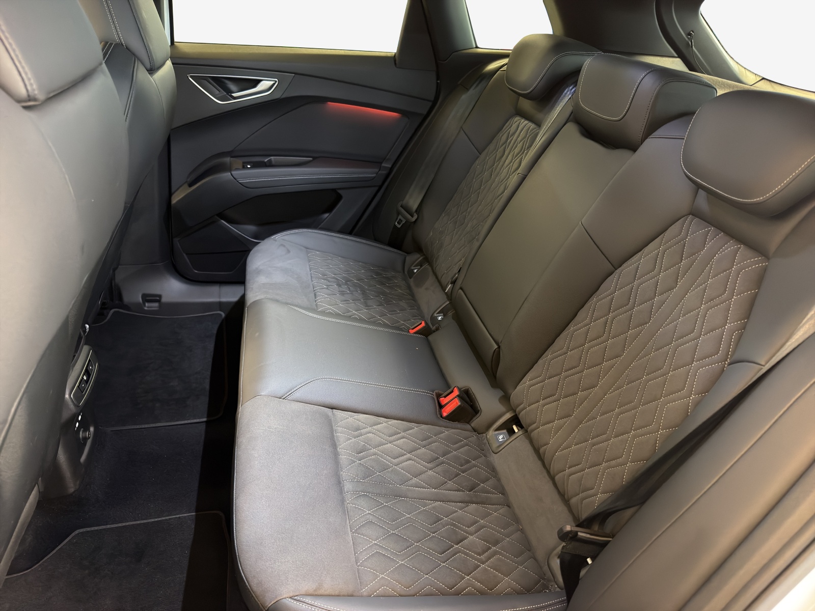 AUDI Q4 e-tron 50 quattro-image-11
