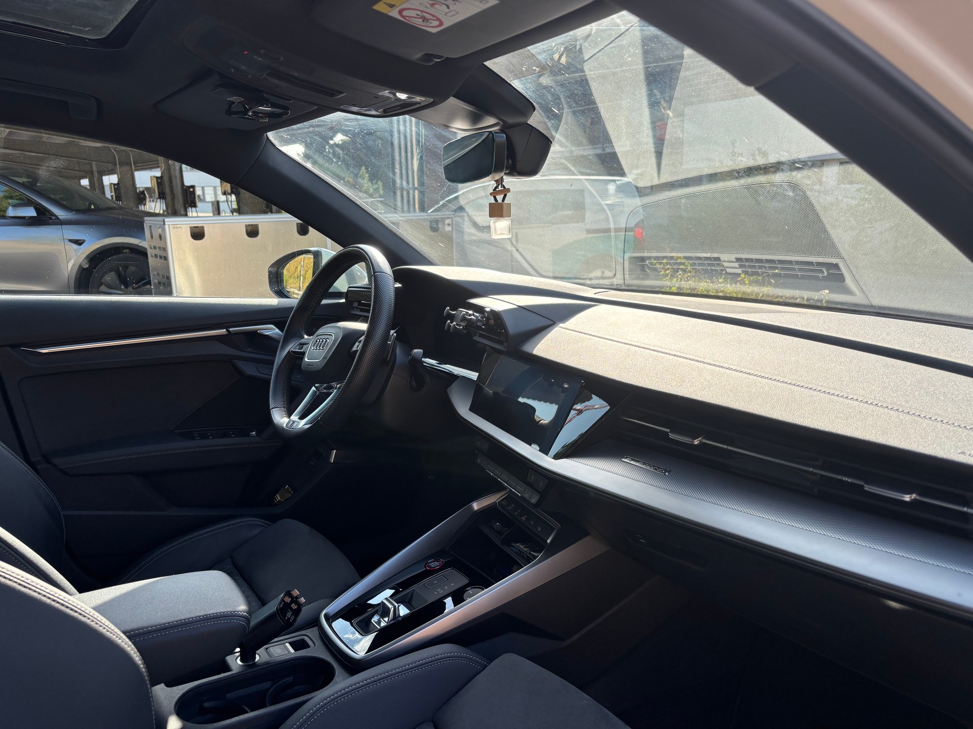 AUDI S3 Limousine 2.0 TFSI quattro S-Tronic-image-4
