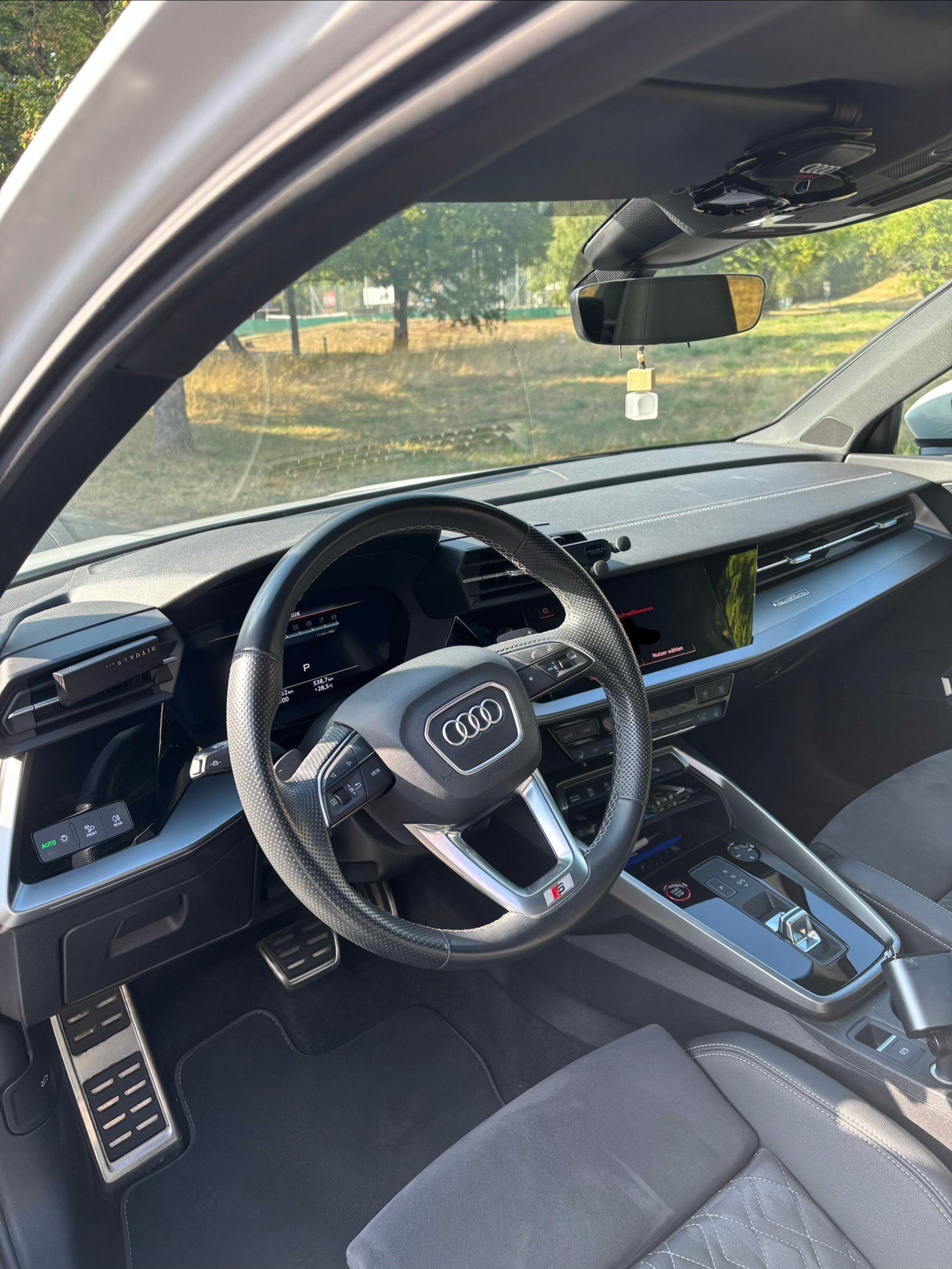 AUDI S3 Limousine 2.0 TFSI quattro S-Tronic-image-5