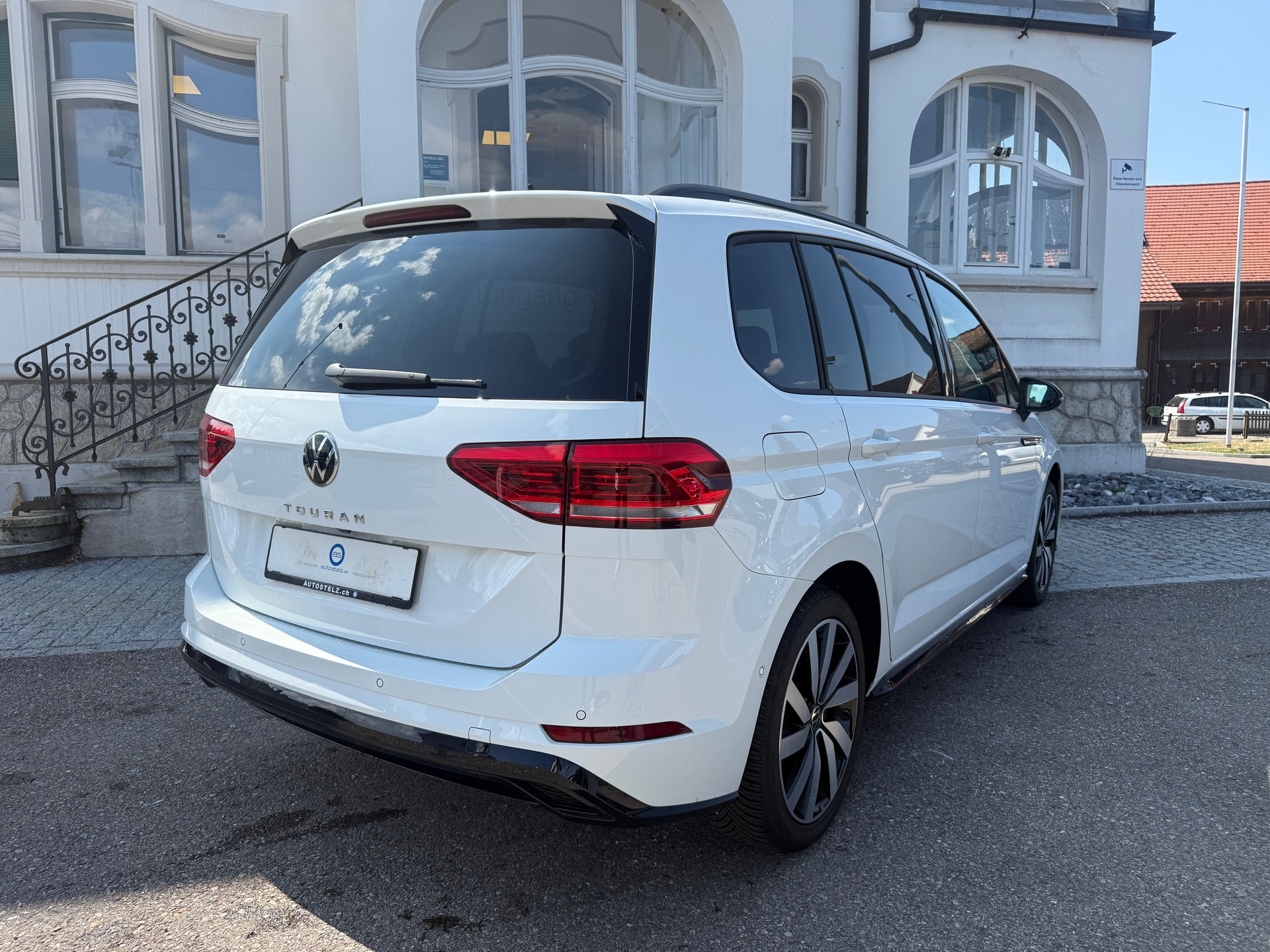 VW Touran 1.5 TSI Highline DSG R-LINE BLACK UND STYL / 48 MONATE WERK GARANTIE-image-5