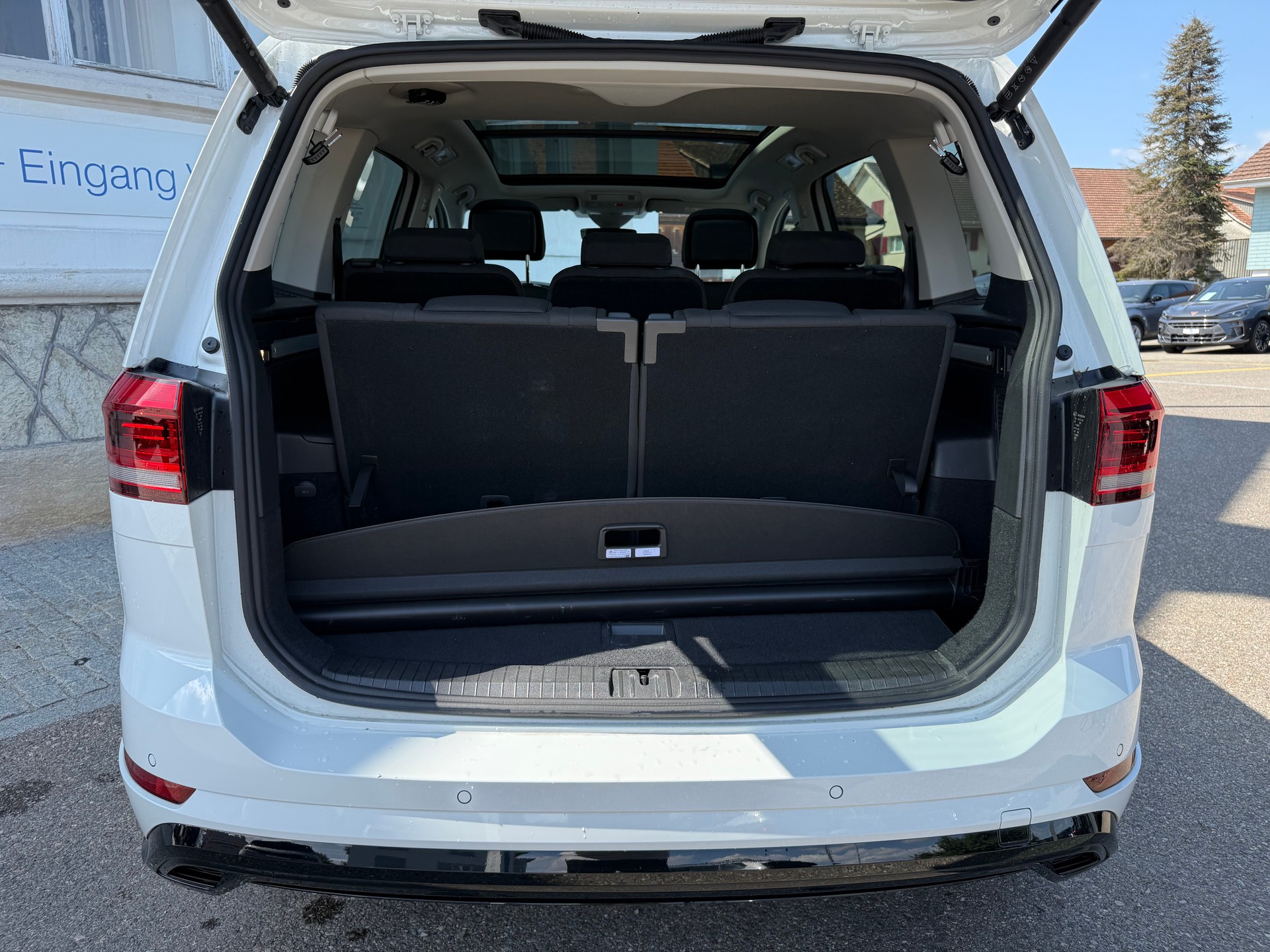 VW Touran 1.5 TSI Highline DSG R-LINE BLACK UND STYL / 48 MONATE WERK GARANTIE-image-7