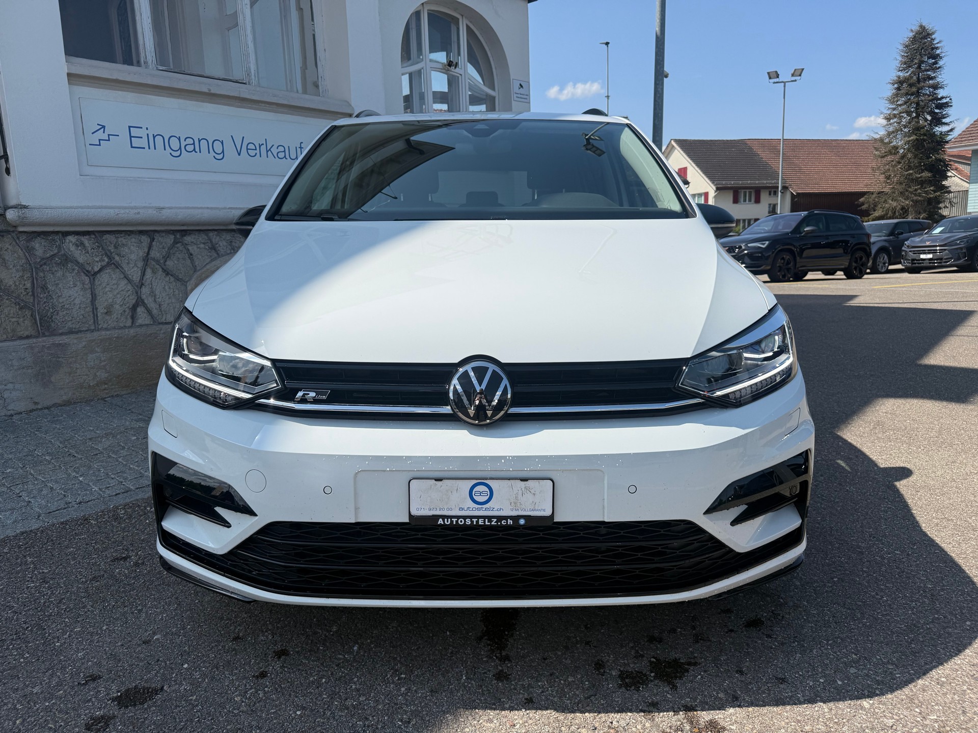 VW Touran 1.5 TSI Highline DSG R-LINE BLACK UND STYL / 48 MONATE WERK GARANTIE-showroom-element-2