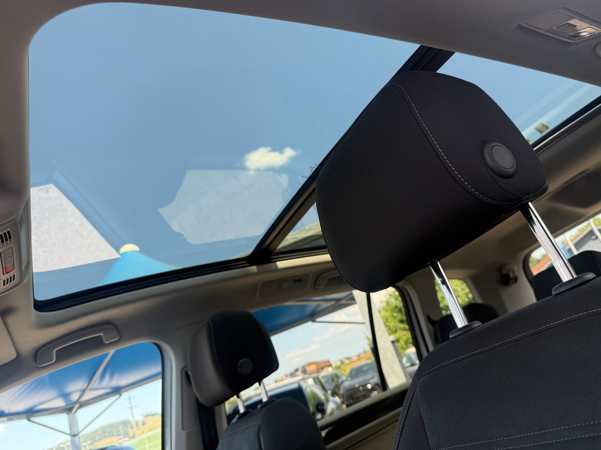 VW Touran 1.5 TSI Highline DSG R-LINE BLACK UND STYL / 48 MONATE WERK GARANTIE-image-11