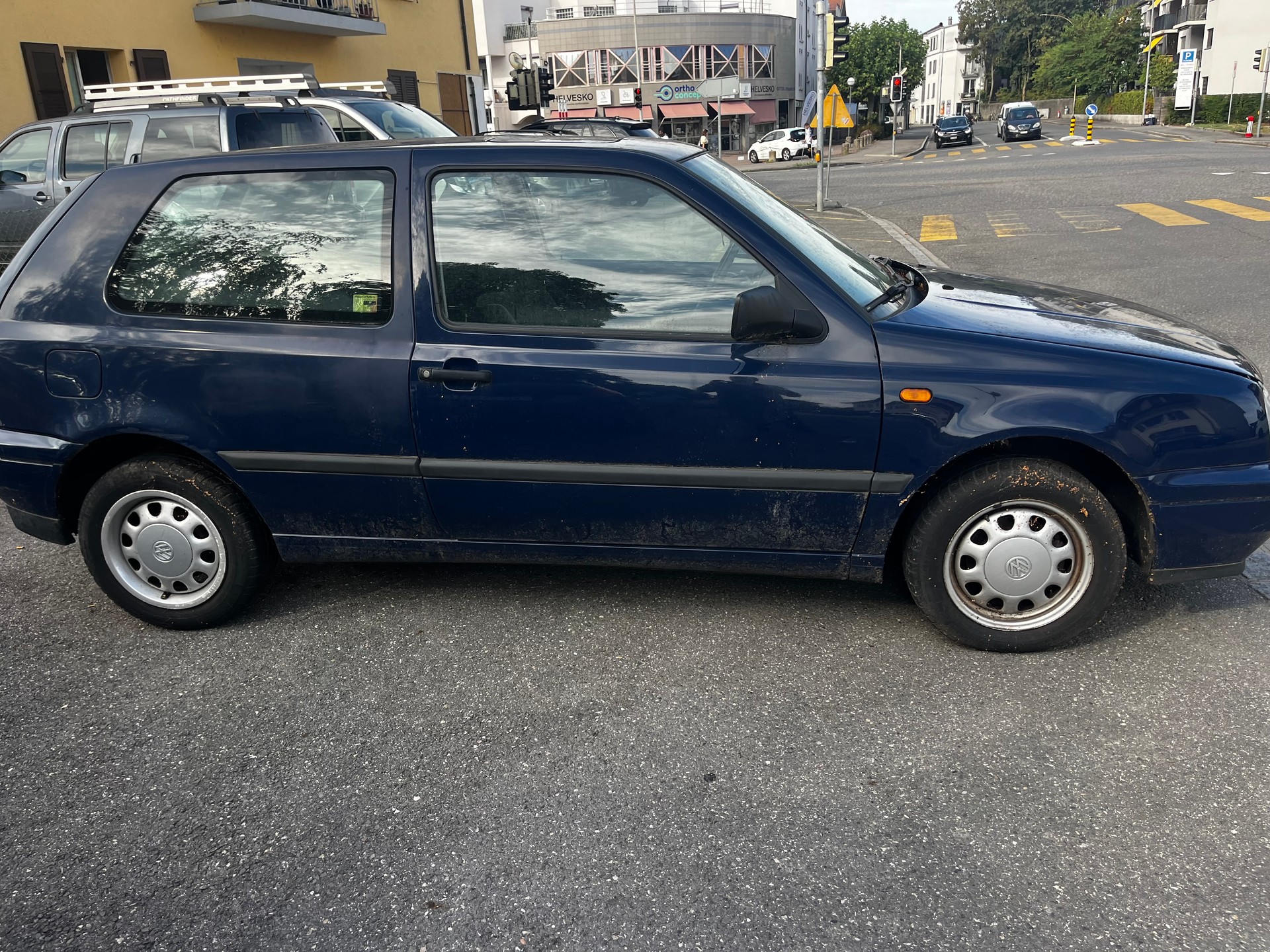 VW Golf 1600 Swiss Topline-image-1
